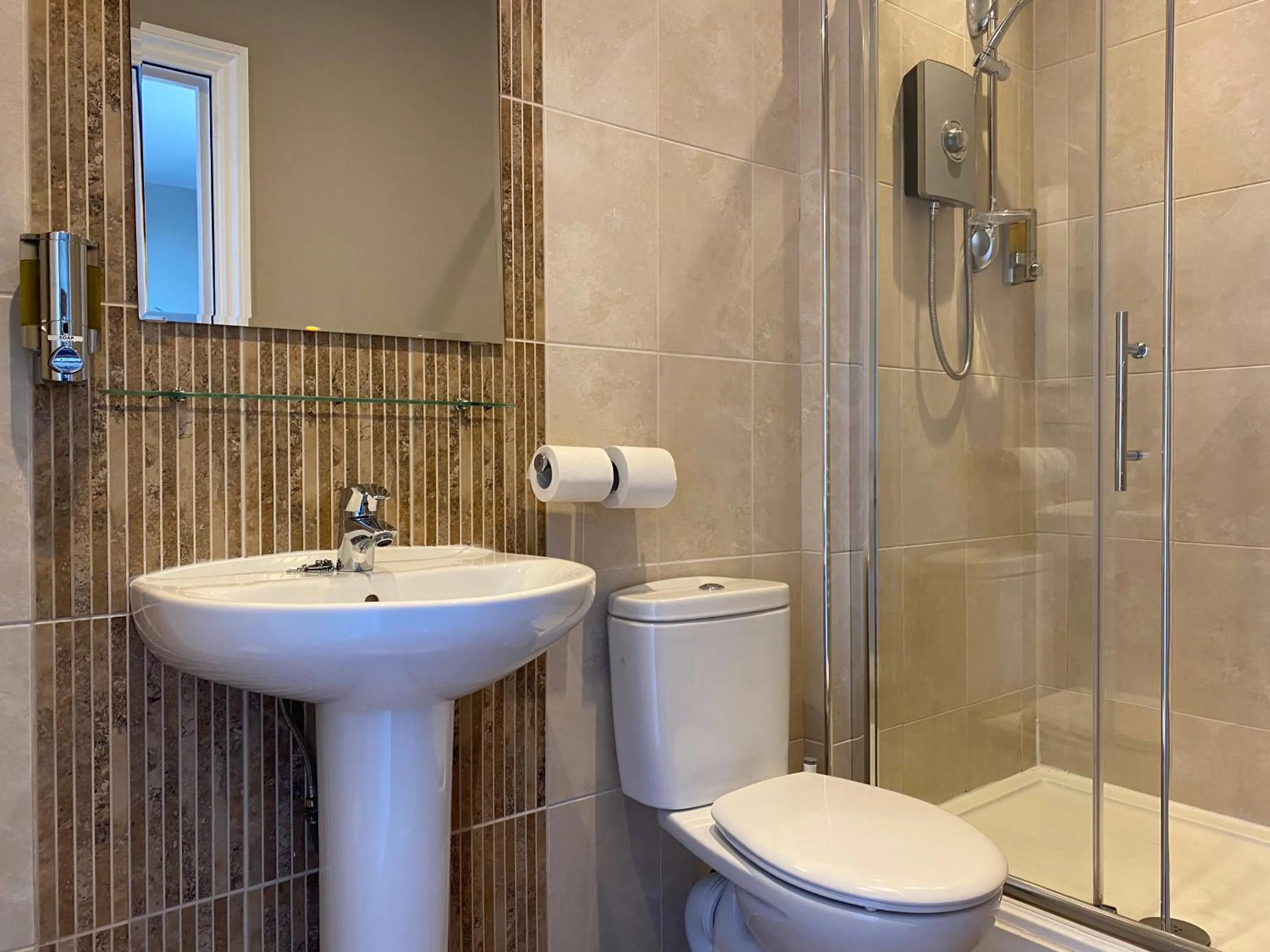 Bathroom in Number One Hundred Bed And Breakfast