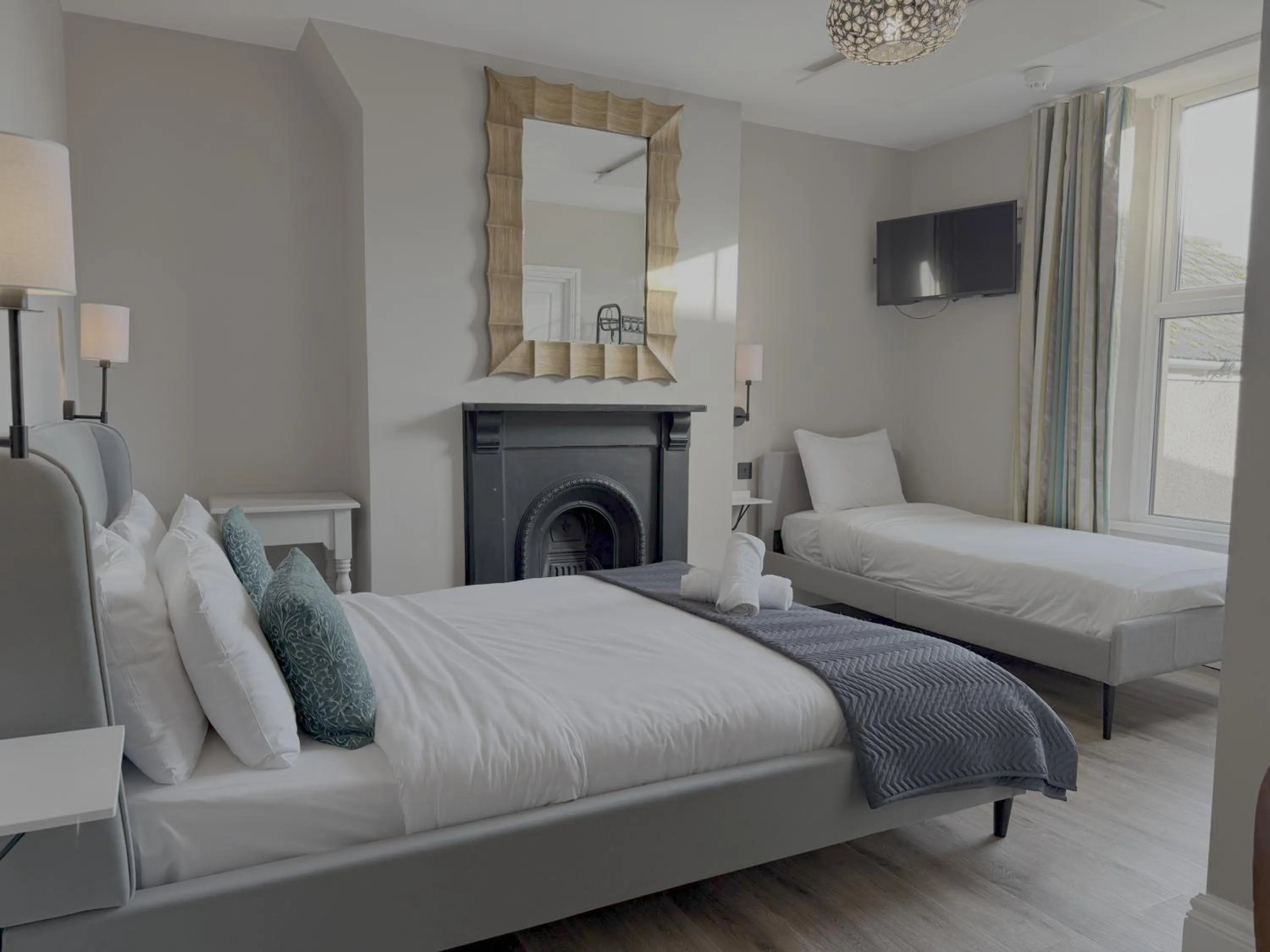 Bedroom, Bed in Number One Hundred Bed And Breakfast