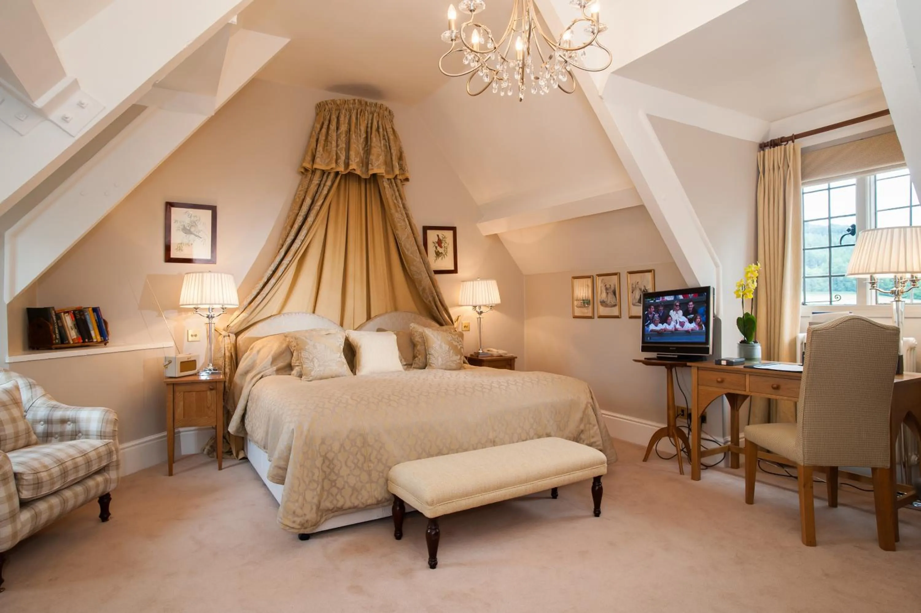 Photo of the whole room in Llangoed Hall