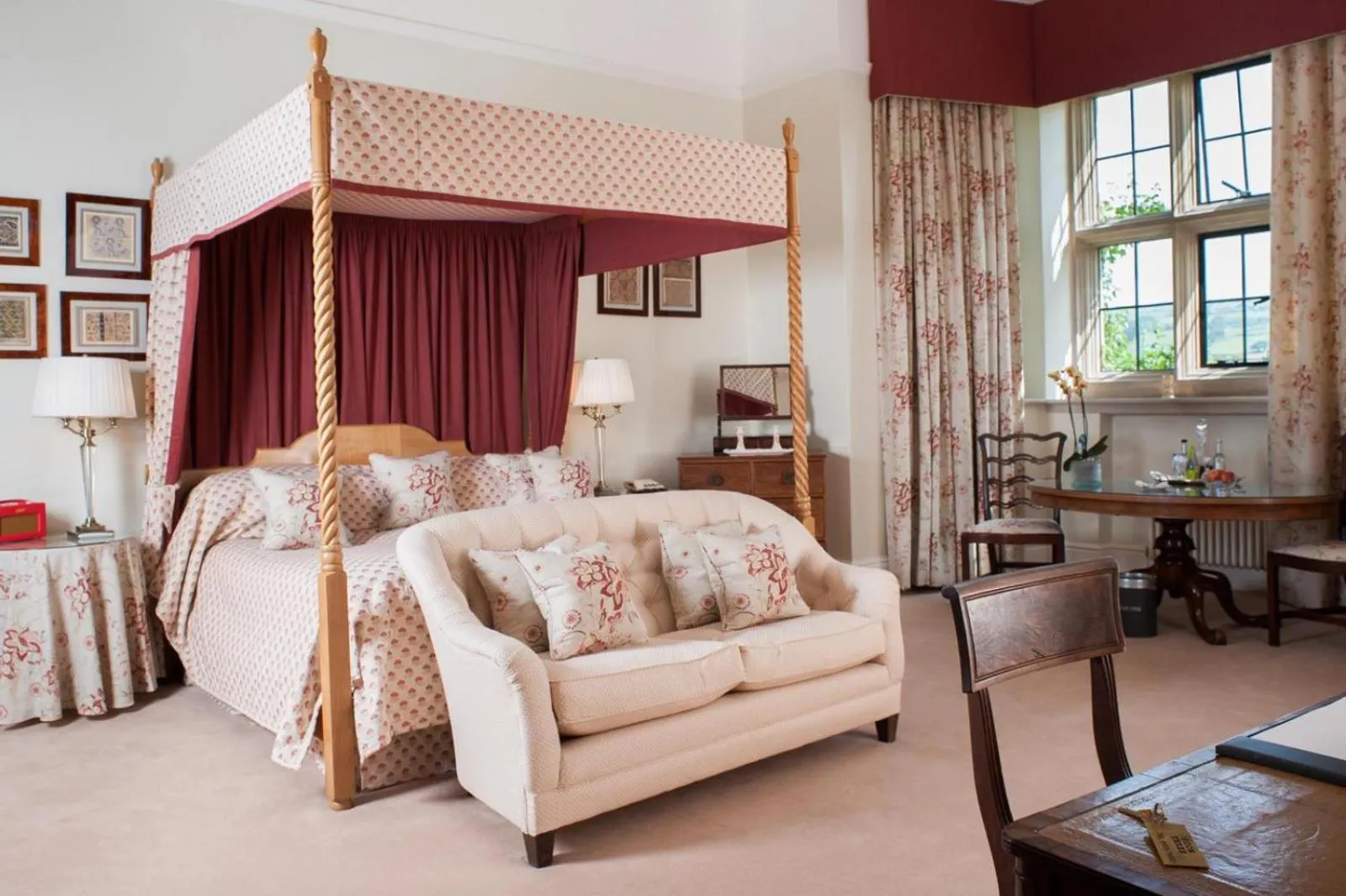 Photo of the whole room, Bed in Llangoed Hall