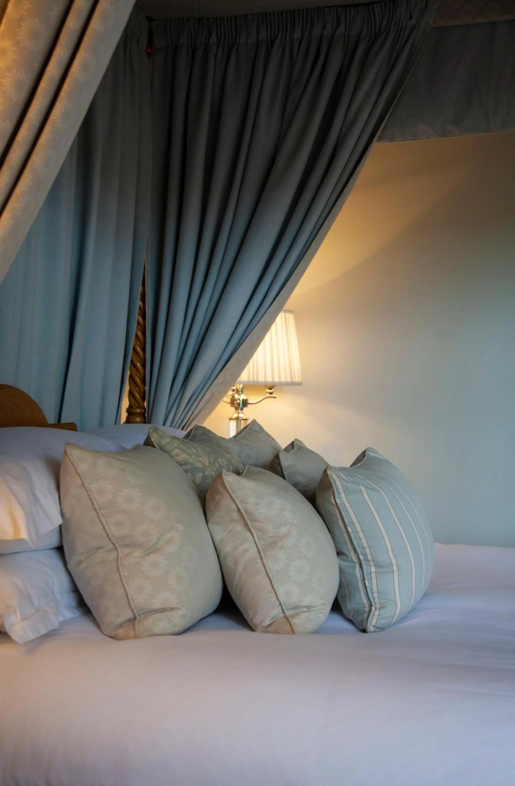 Bedroom, Bed in Llangoed Hall