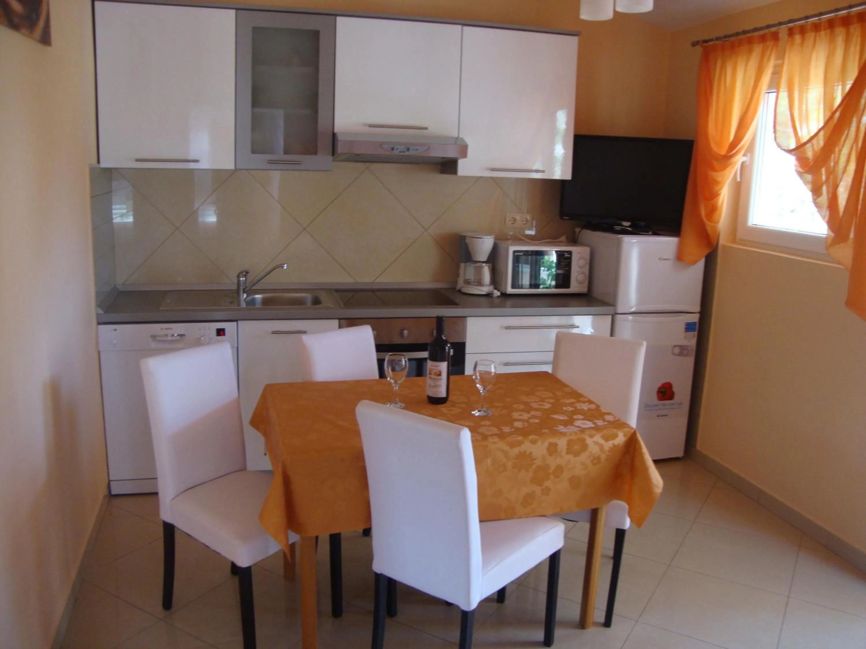 Kitchen or kitchenette in Apartments Hajo