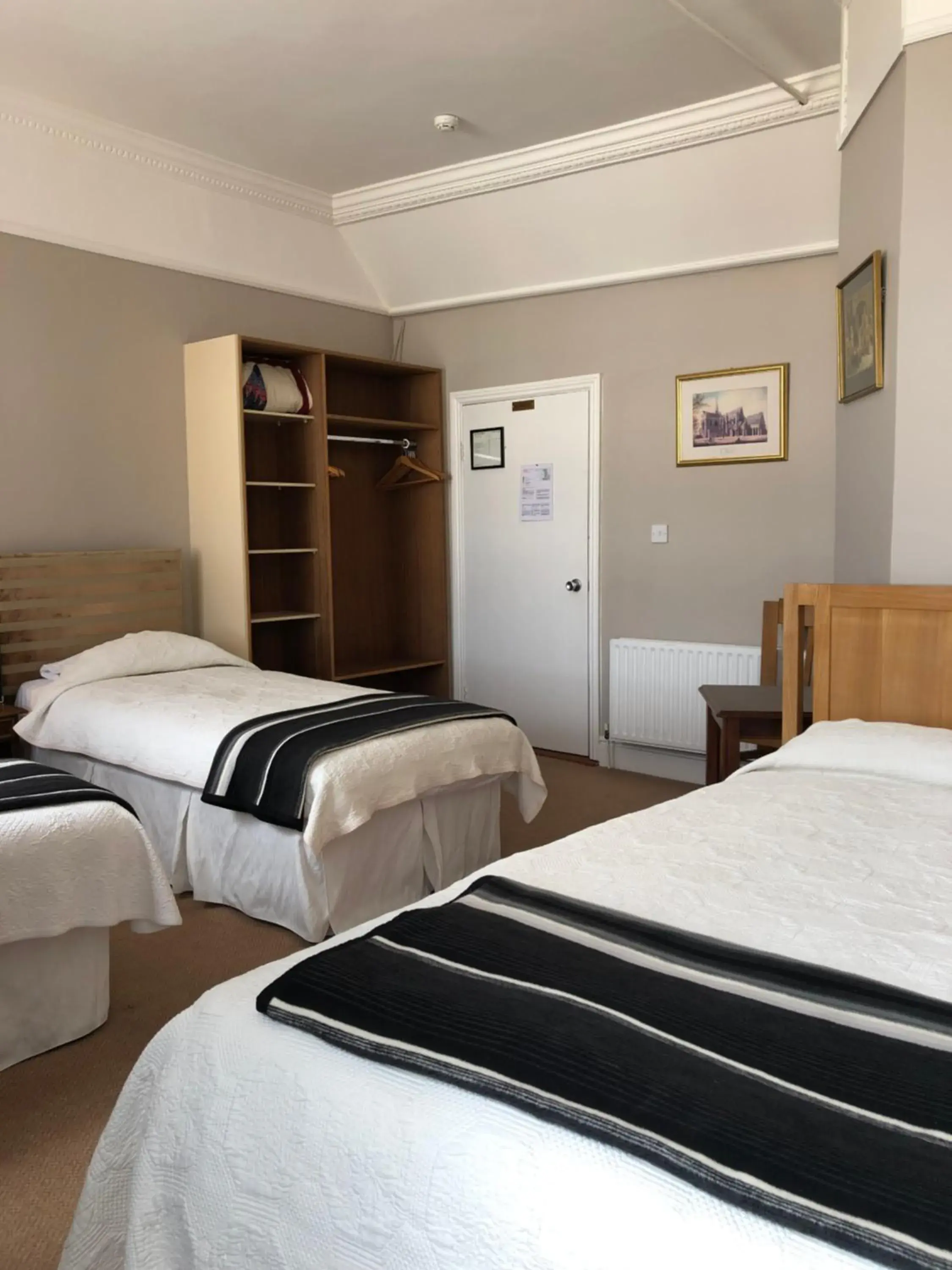 Comfort Quadruple Room in Harveys Guest House Comfort Quadruple Room in Harveys Guest House