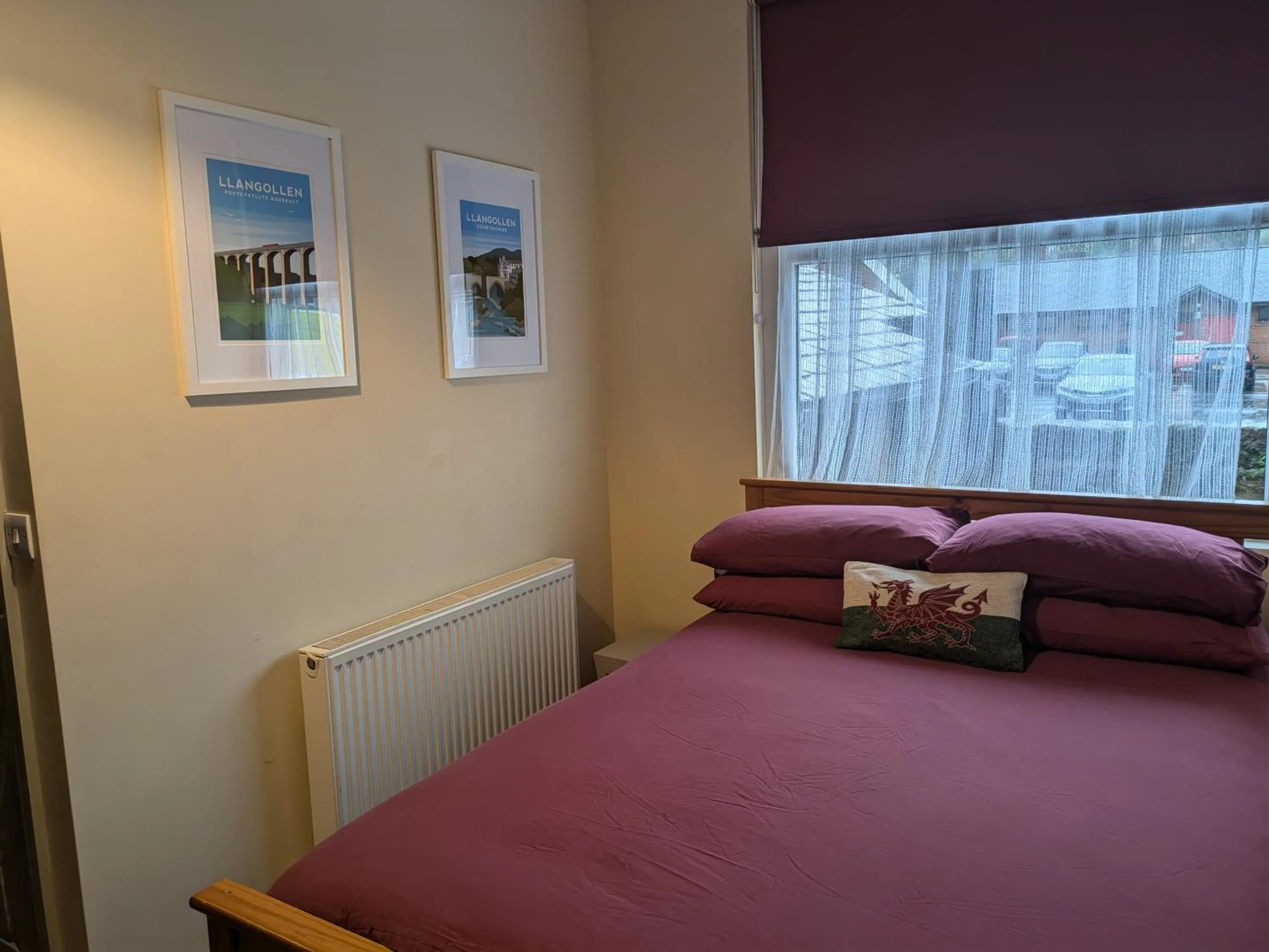 Bed in Llangollen Hostel Self-catering - Only Private Guest Bedrooms