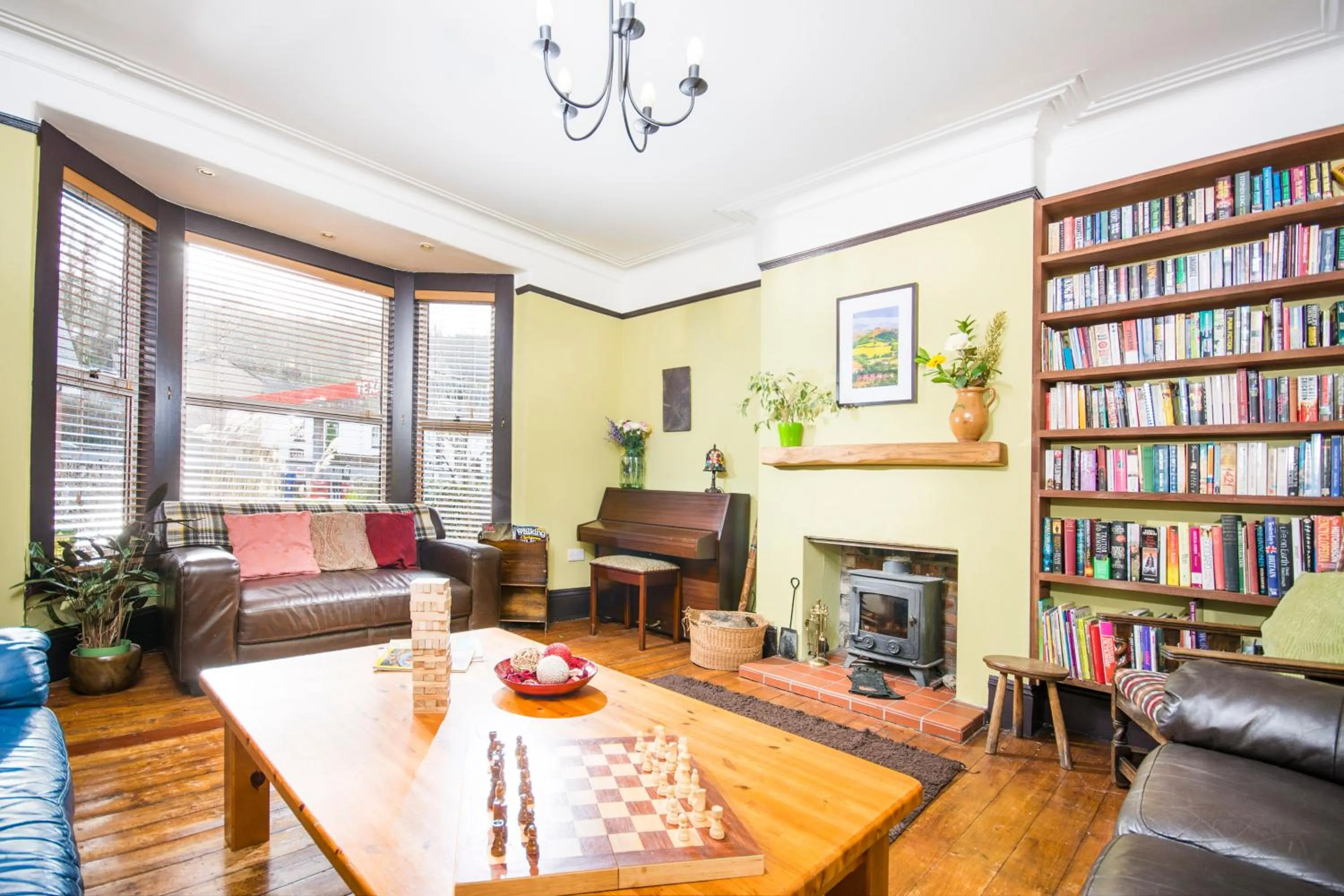Living room in Llangollen Hostel Self-catering - Only Private Guest Bedrooms