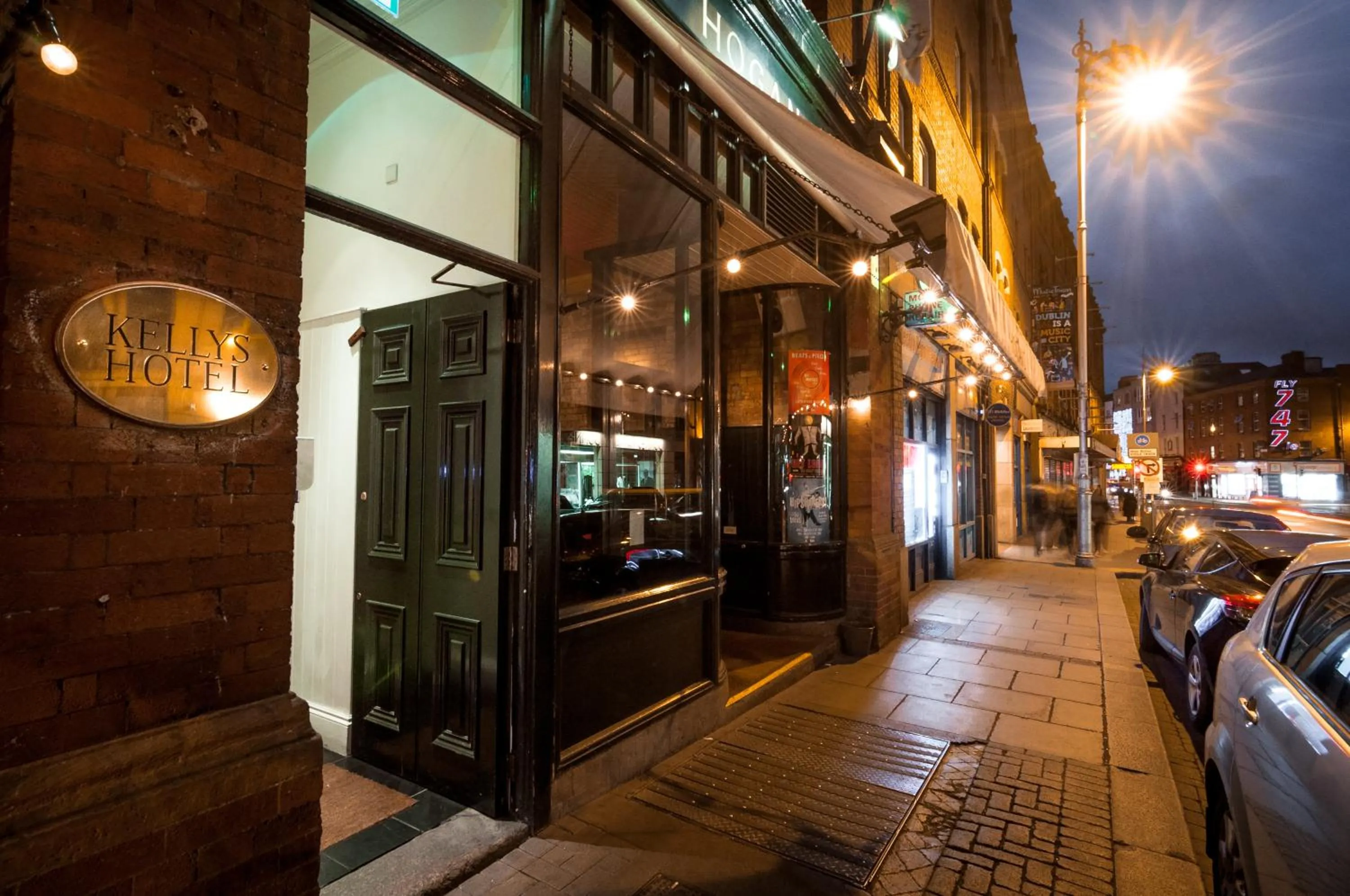 Facade/entrance in Kellys Hotel