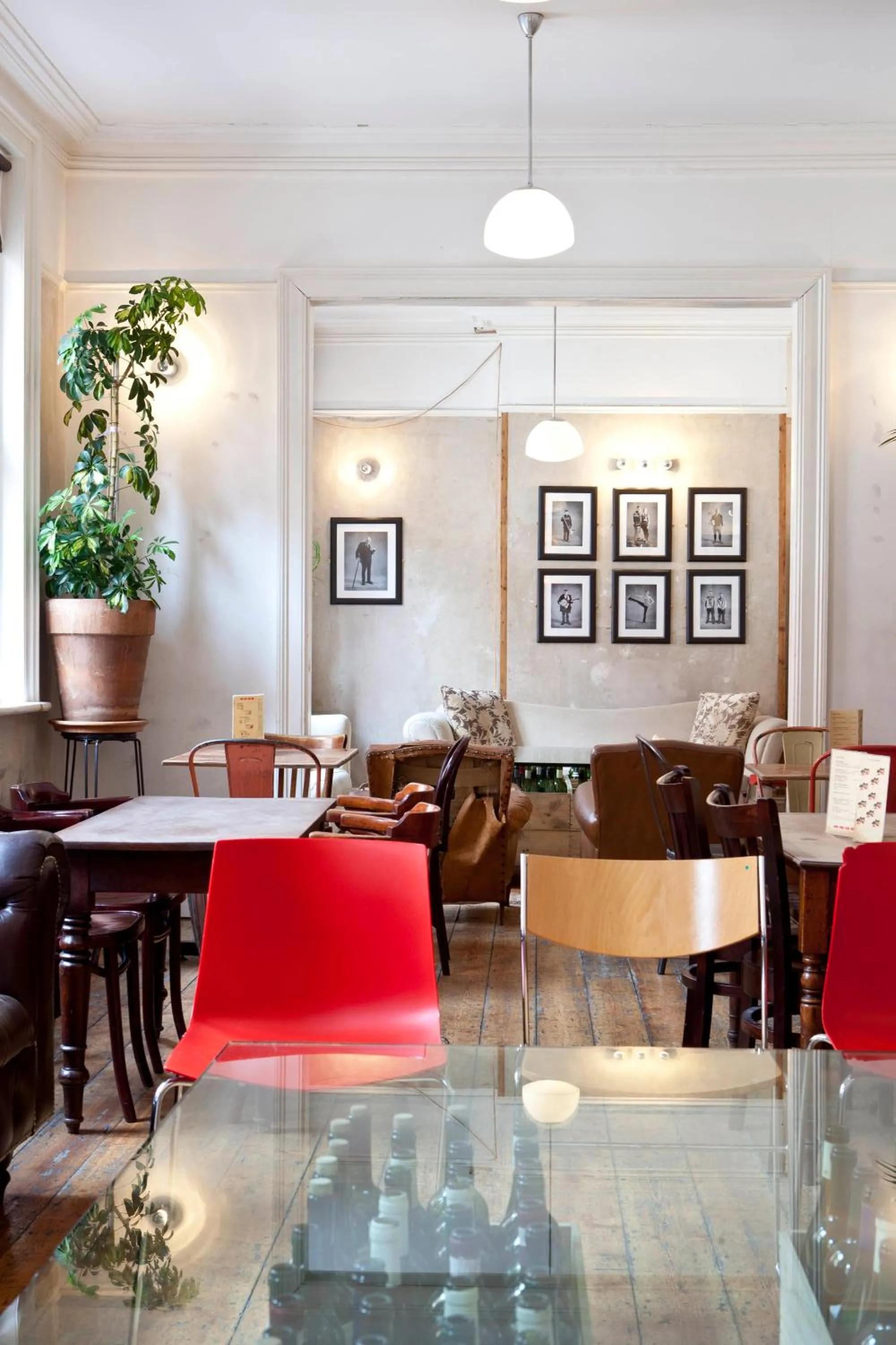 Dining area in Kellys Hotel