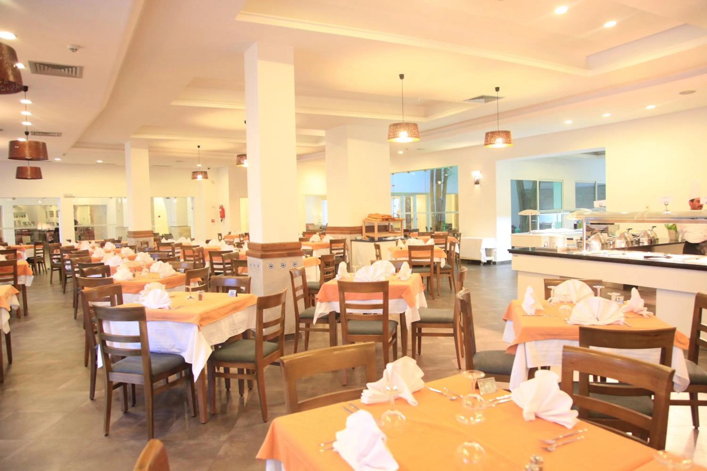 Restaurant/places to eat in Hotel Menara