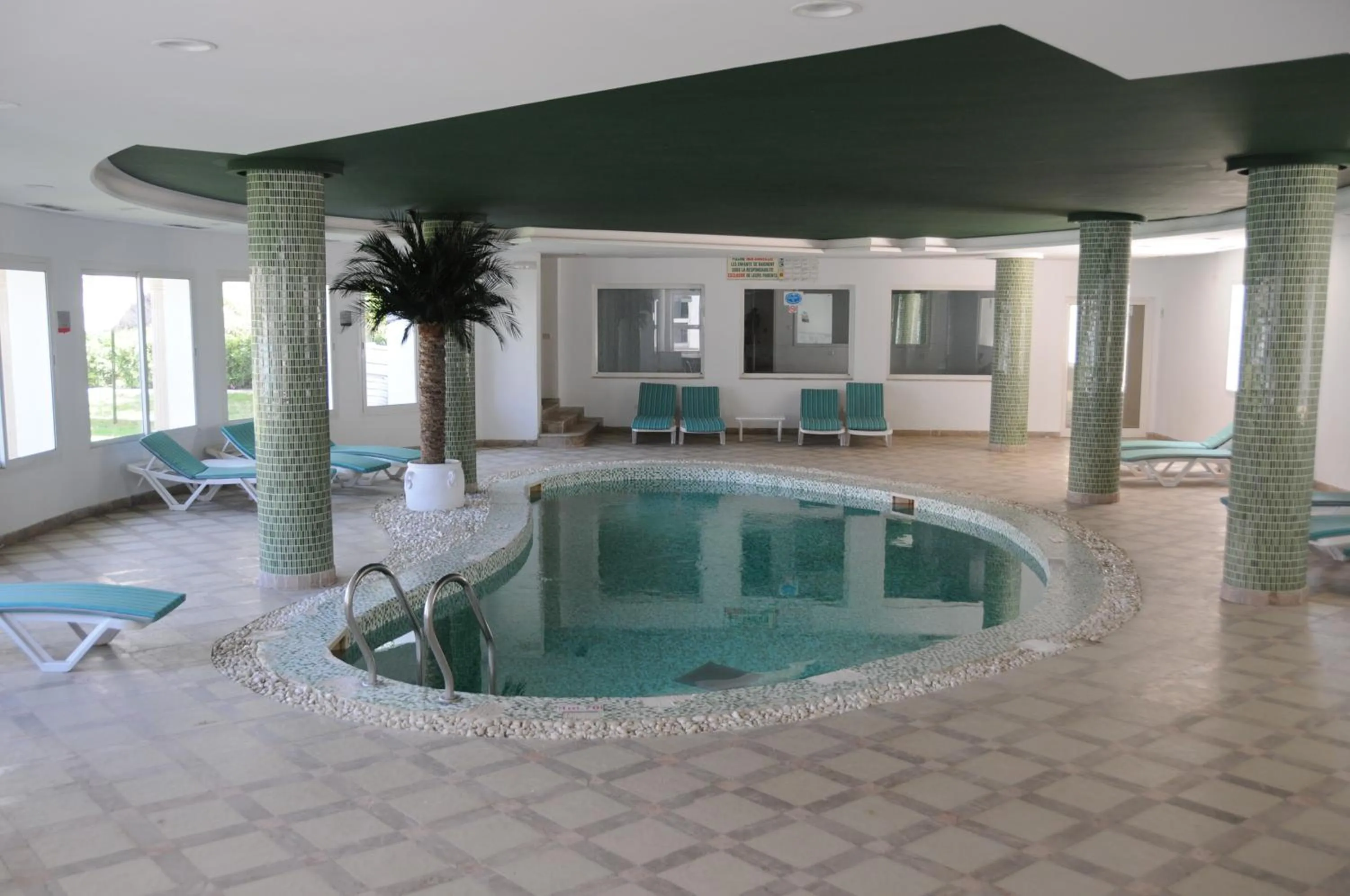 Swimming pool in Hotel Menara