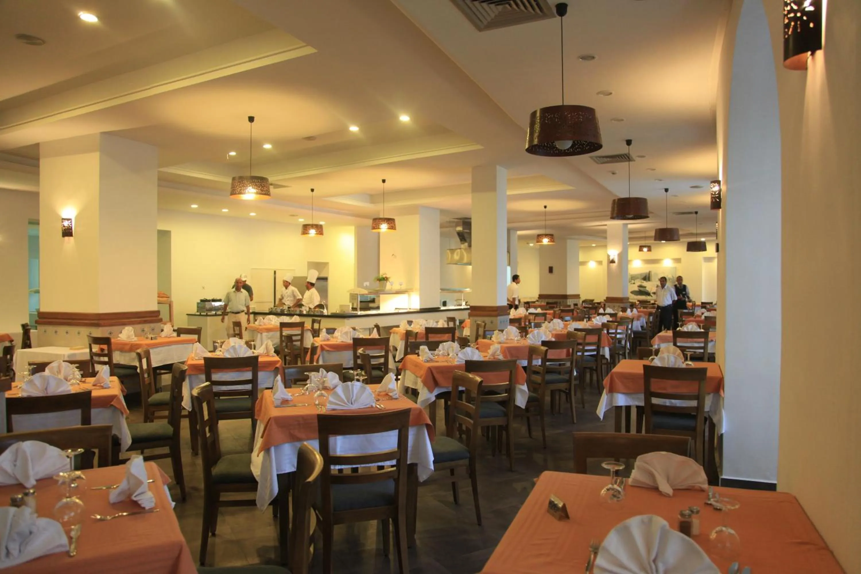 Restaurant/places to eat in Hotel Menara