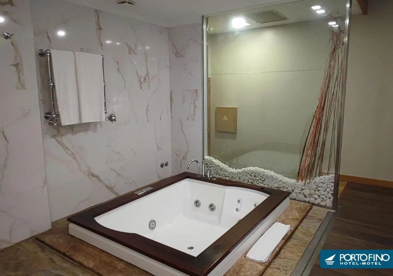 Hot Tub in Motel Portofino