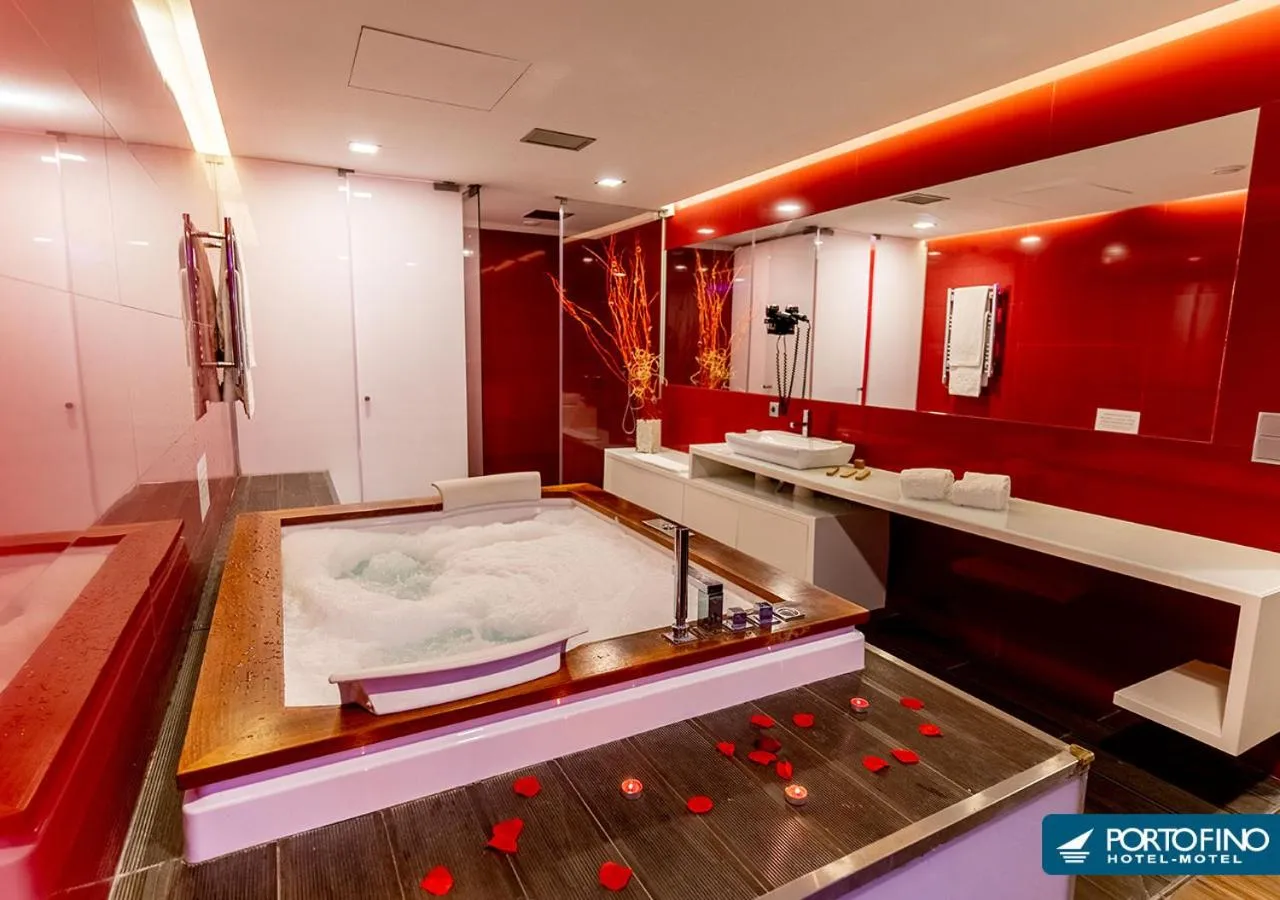 Hot Tub in Motel Portofino