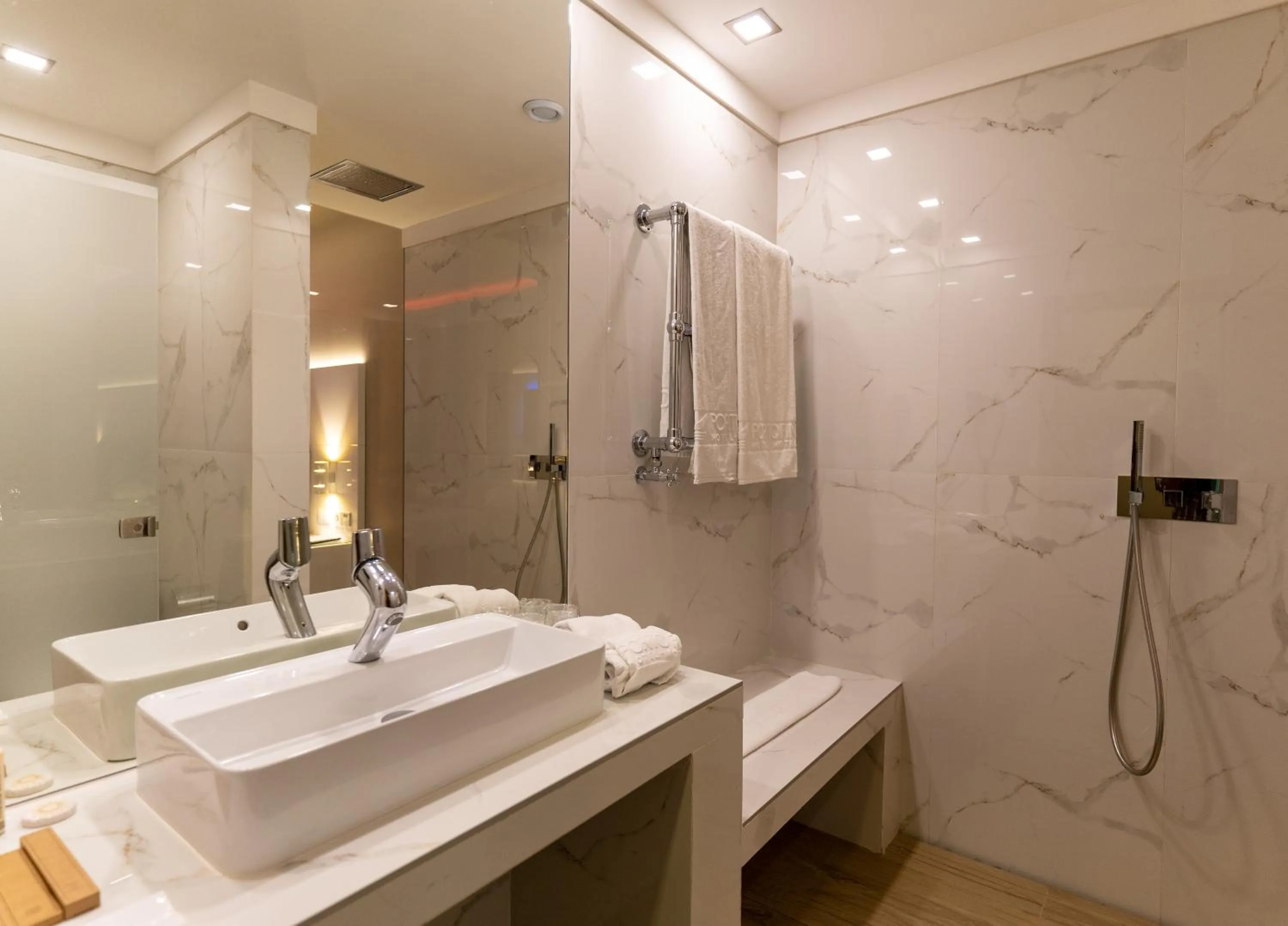 Bathroom in Motel Portofino