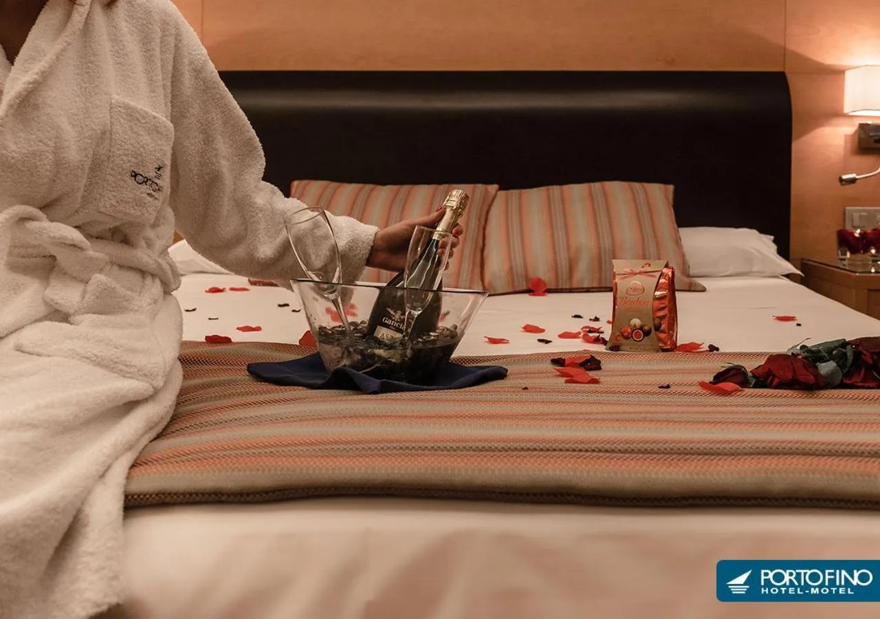 Drinks, Bed in Motel Portofino