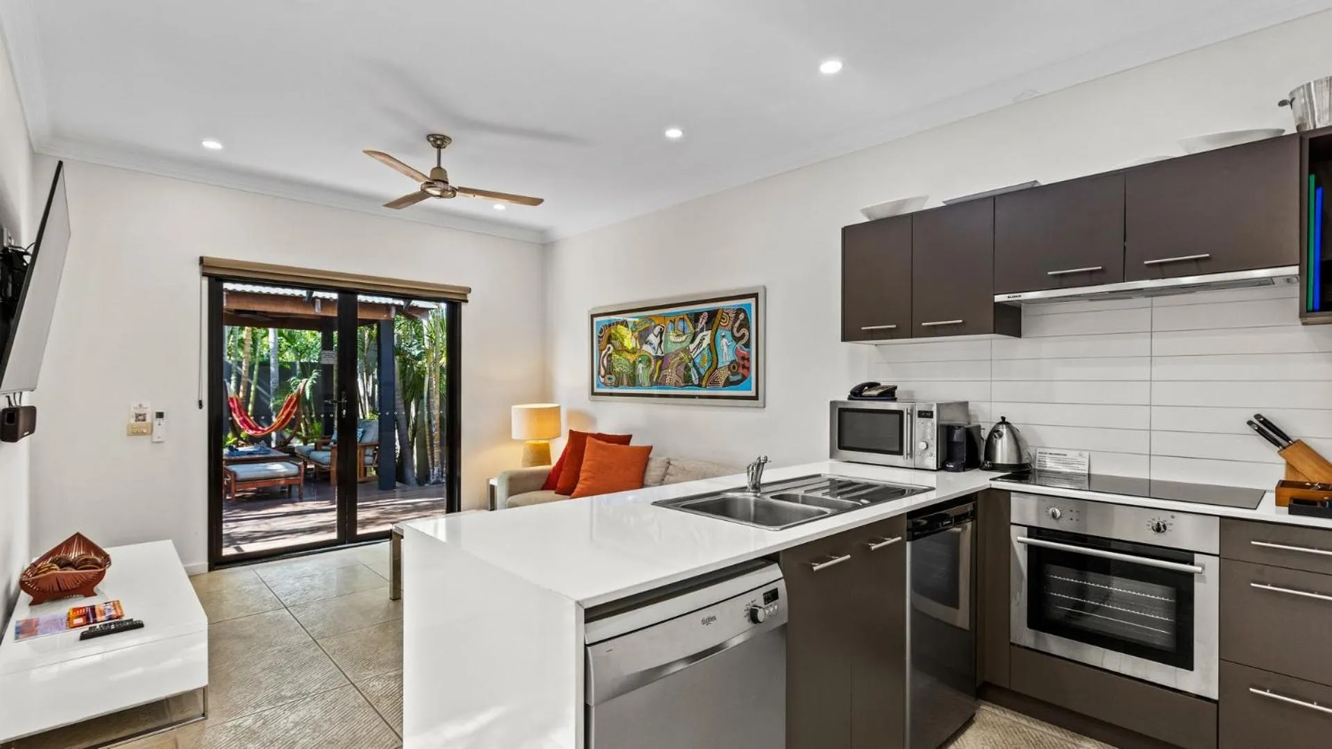 Kitchen or kitchenette in The Pearle of Cable Beach