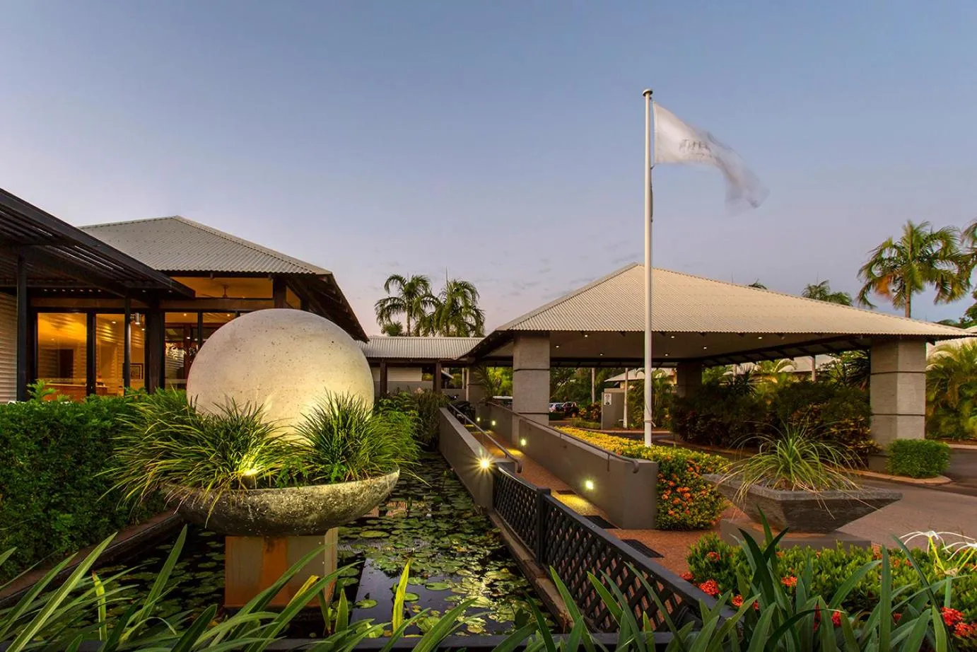 Facade/entrance in The Pearle of Cable Beach