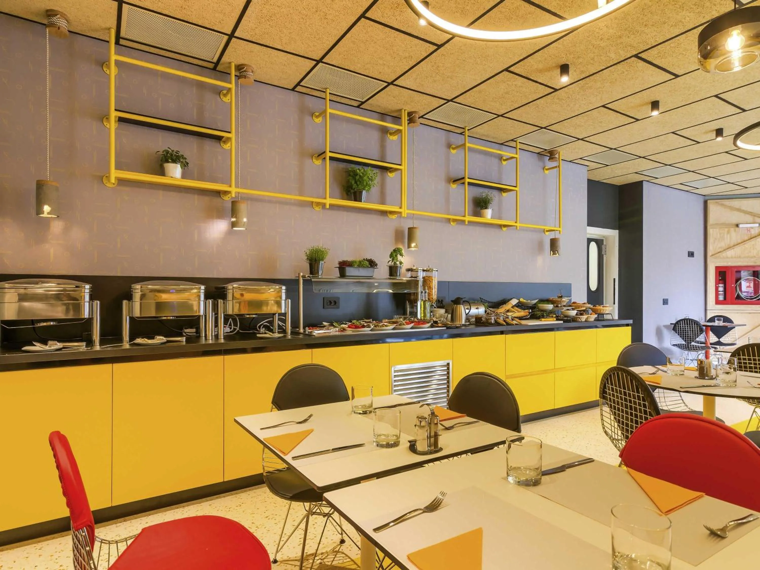 Restaurant/places to eat in ibis Styles Bucharest Erbas