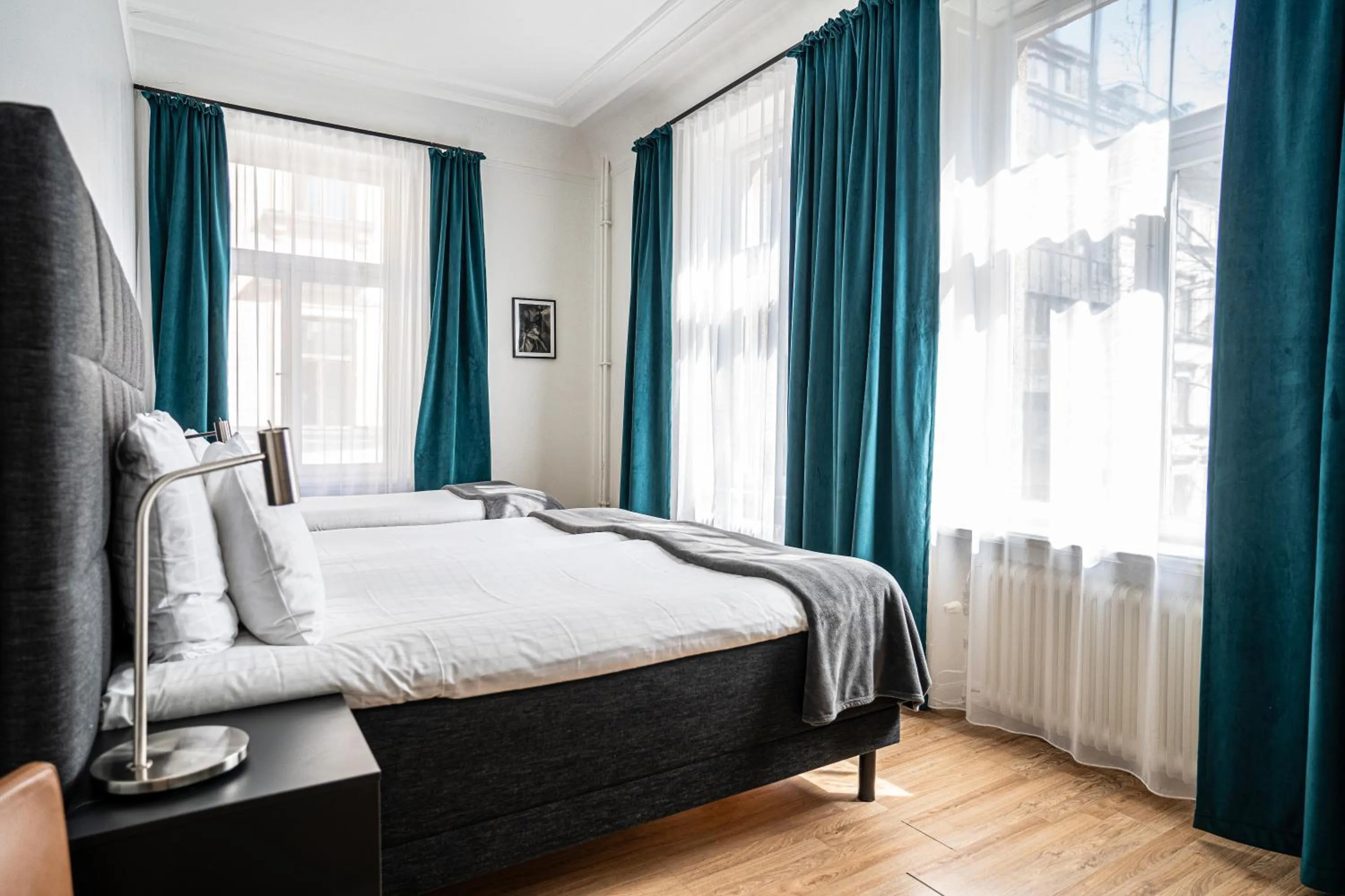 Bed in Queen's Hotel by First Hotels