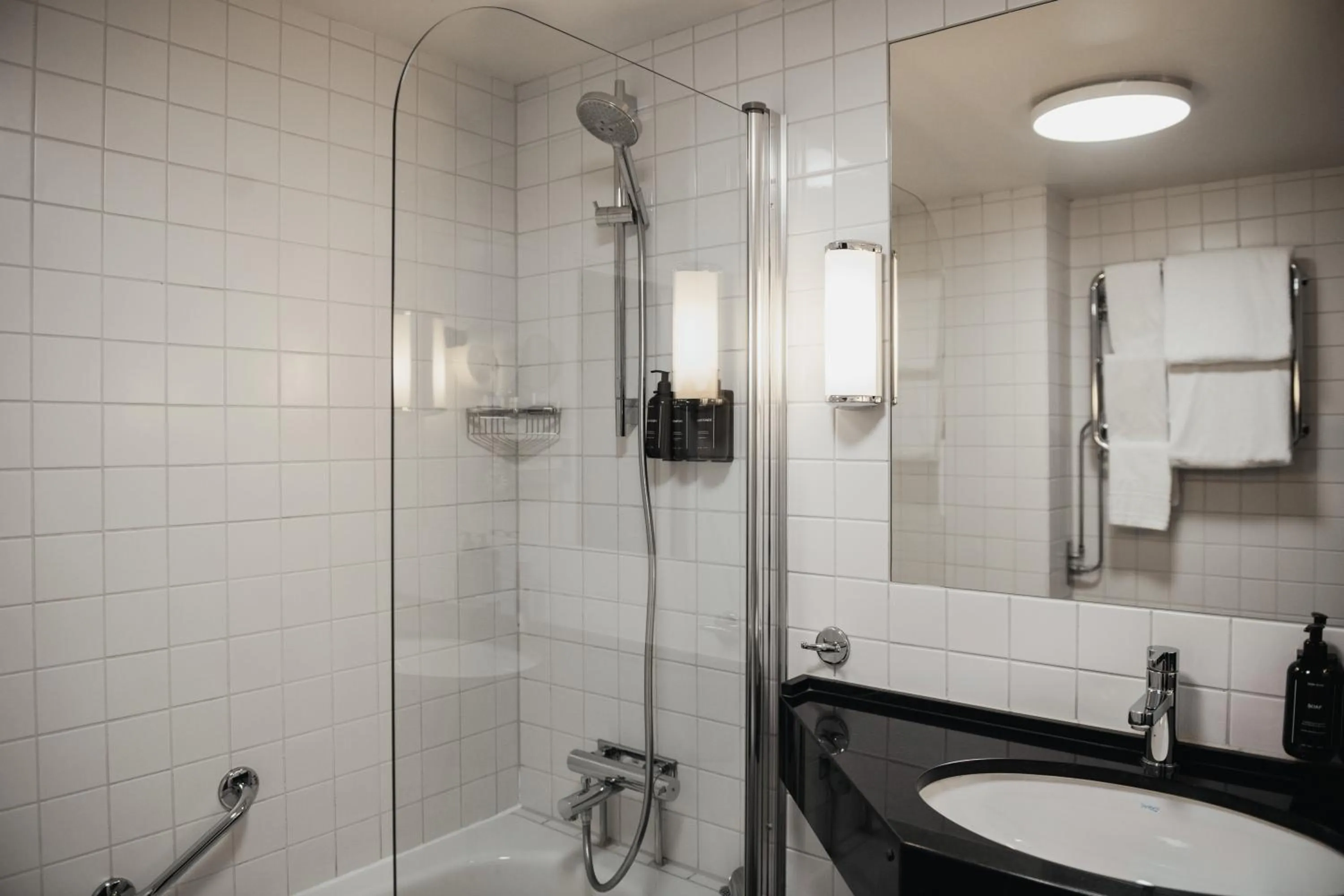 Bathroom in Home Hotel Wellington