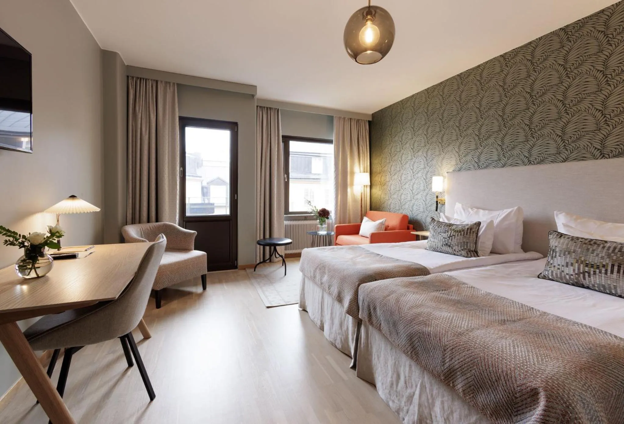 Photo of the whole room, Bed in Home Hotel Wellington