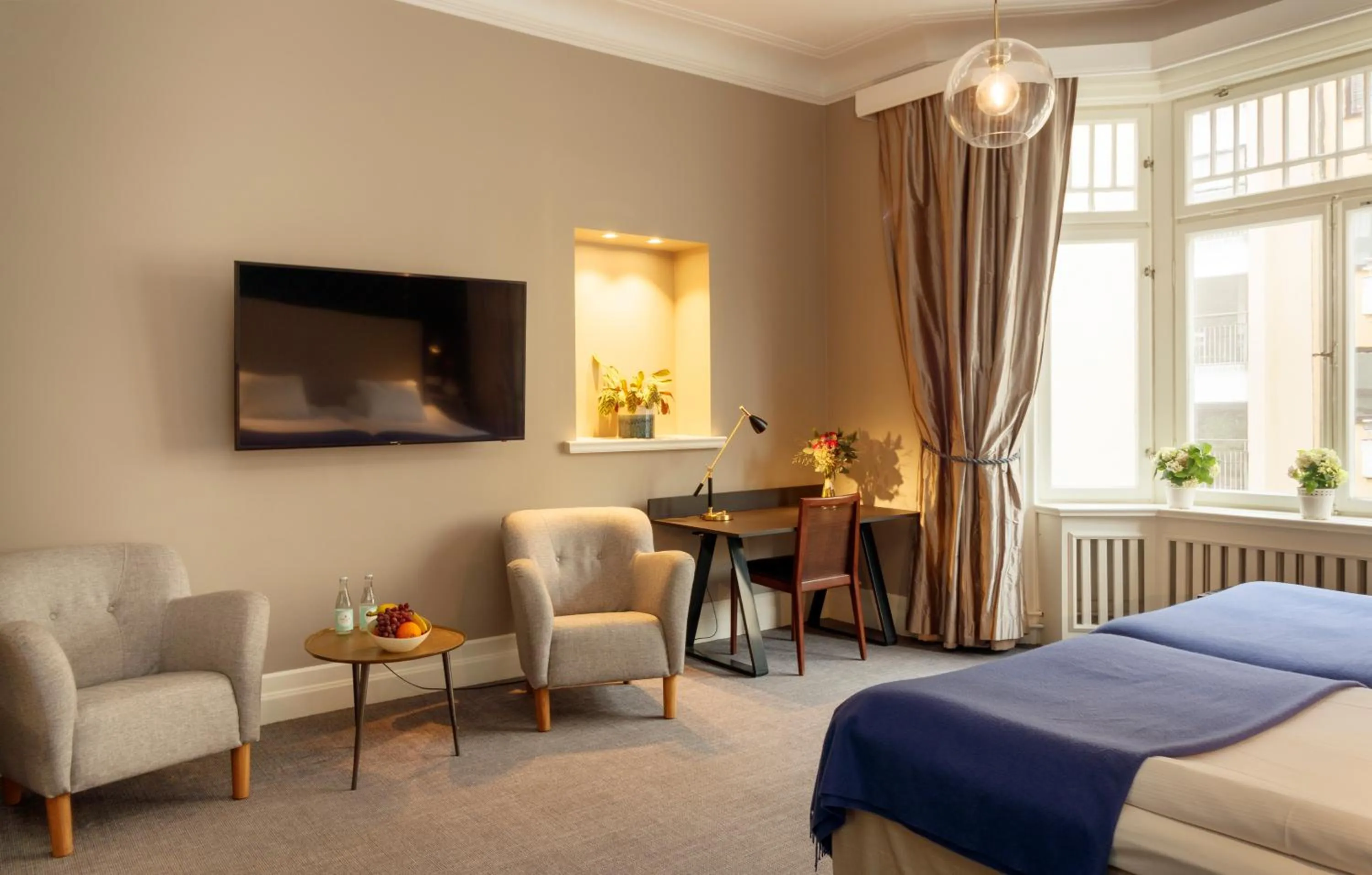 Bedroom, Bed in Home Hotel Wellington