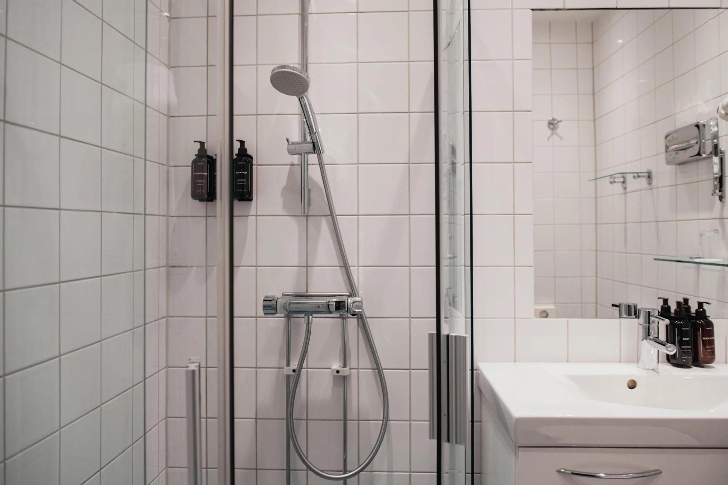 Bathroom in Home Hotel Wellington