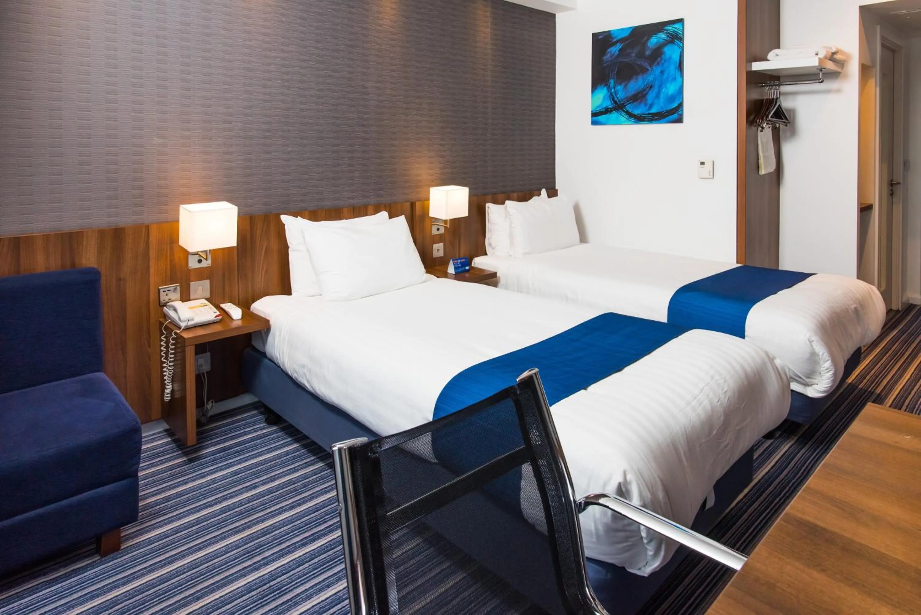 Photo of the whole room, Bed in Holiday Inn Express Tamworth by IHG