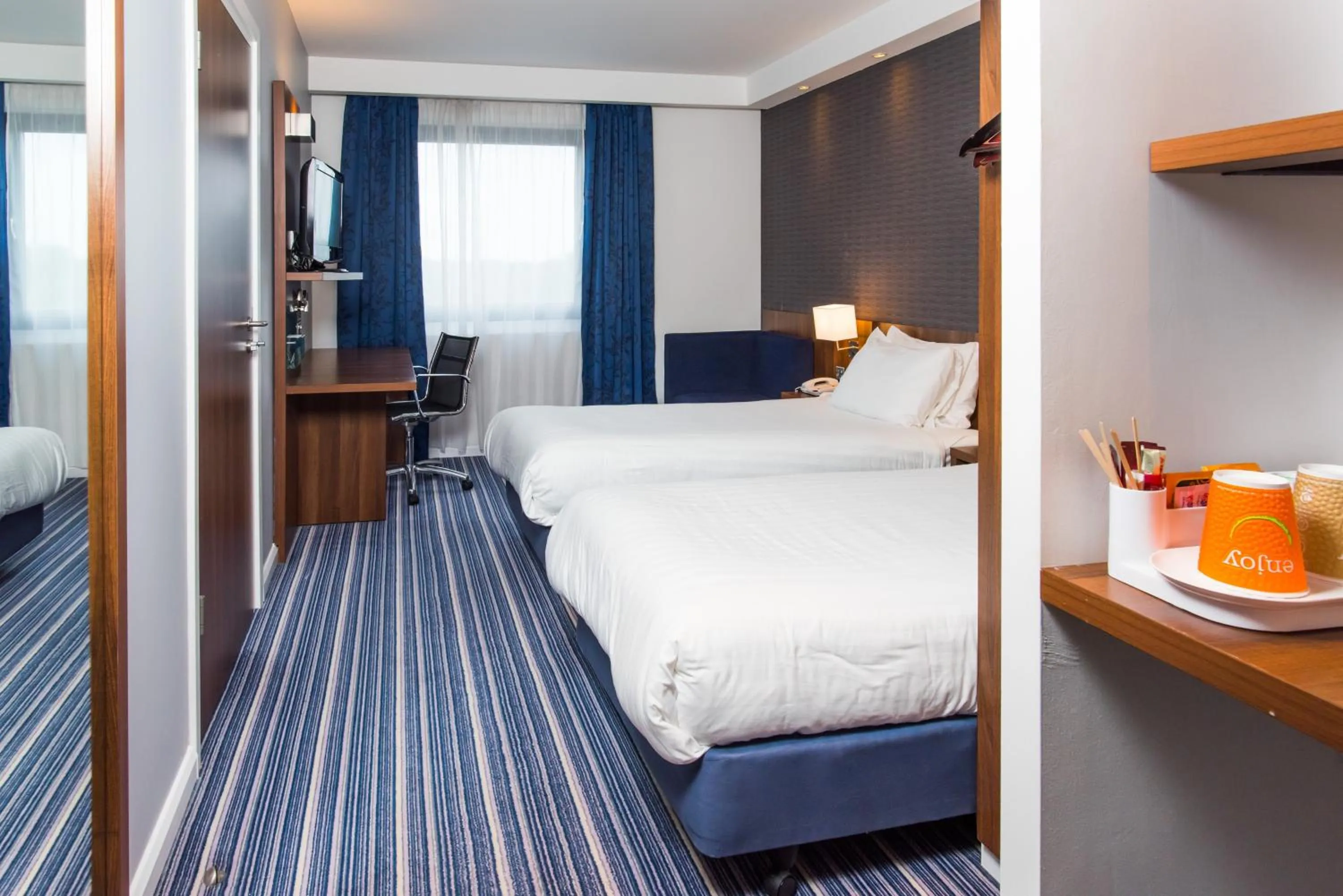 Photo of the whole room, Bed in Holiday Inn Express Tamworth by IHG