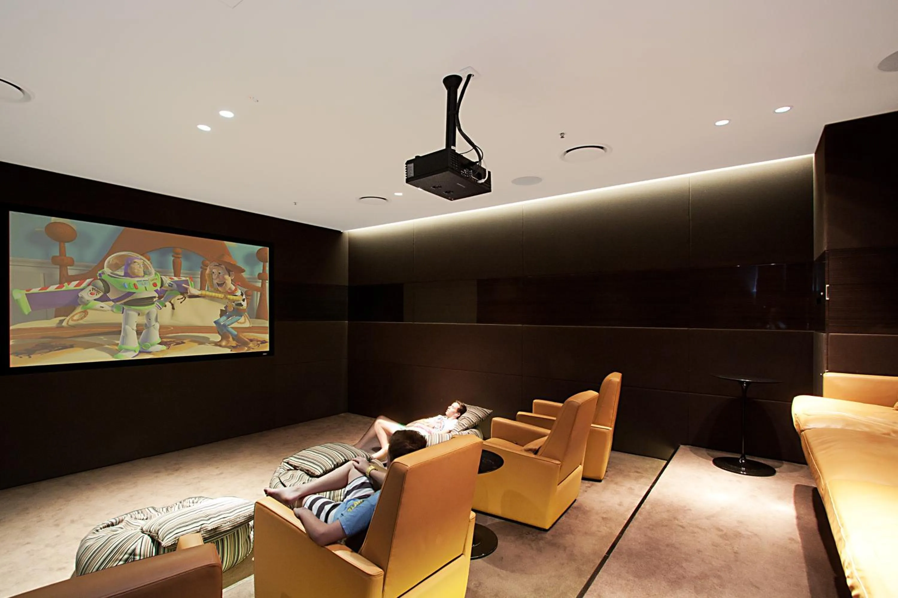 Communal lounge/ TV room in Nirvana By The Sea