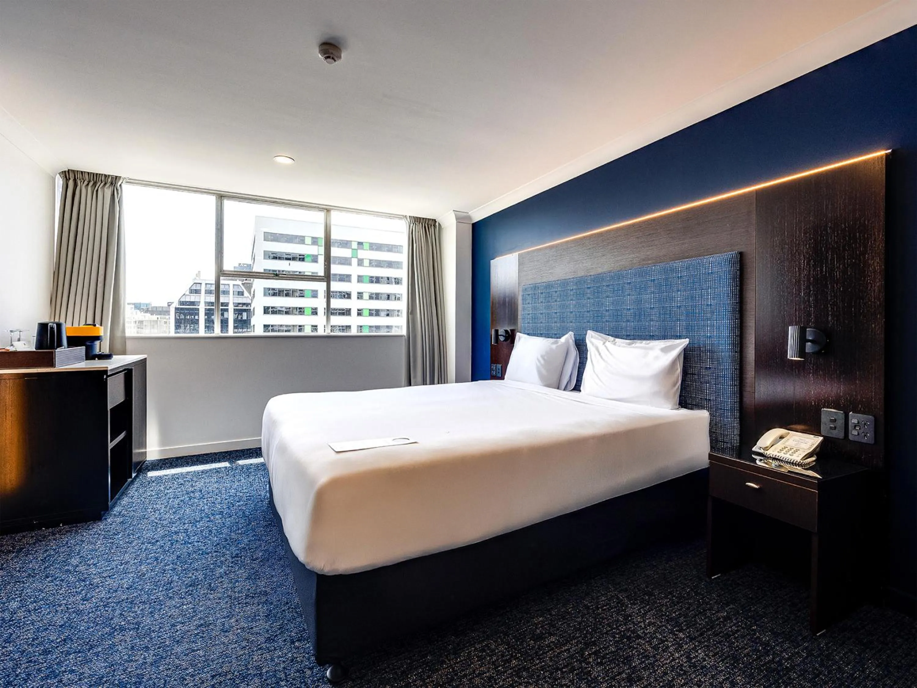 Bed in Mercure Wellington Abel Tasman