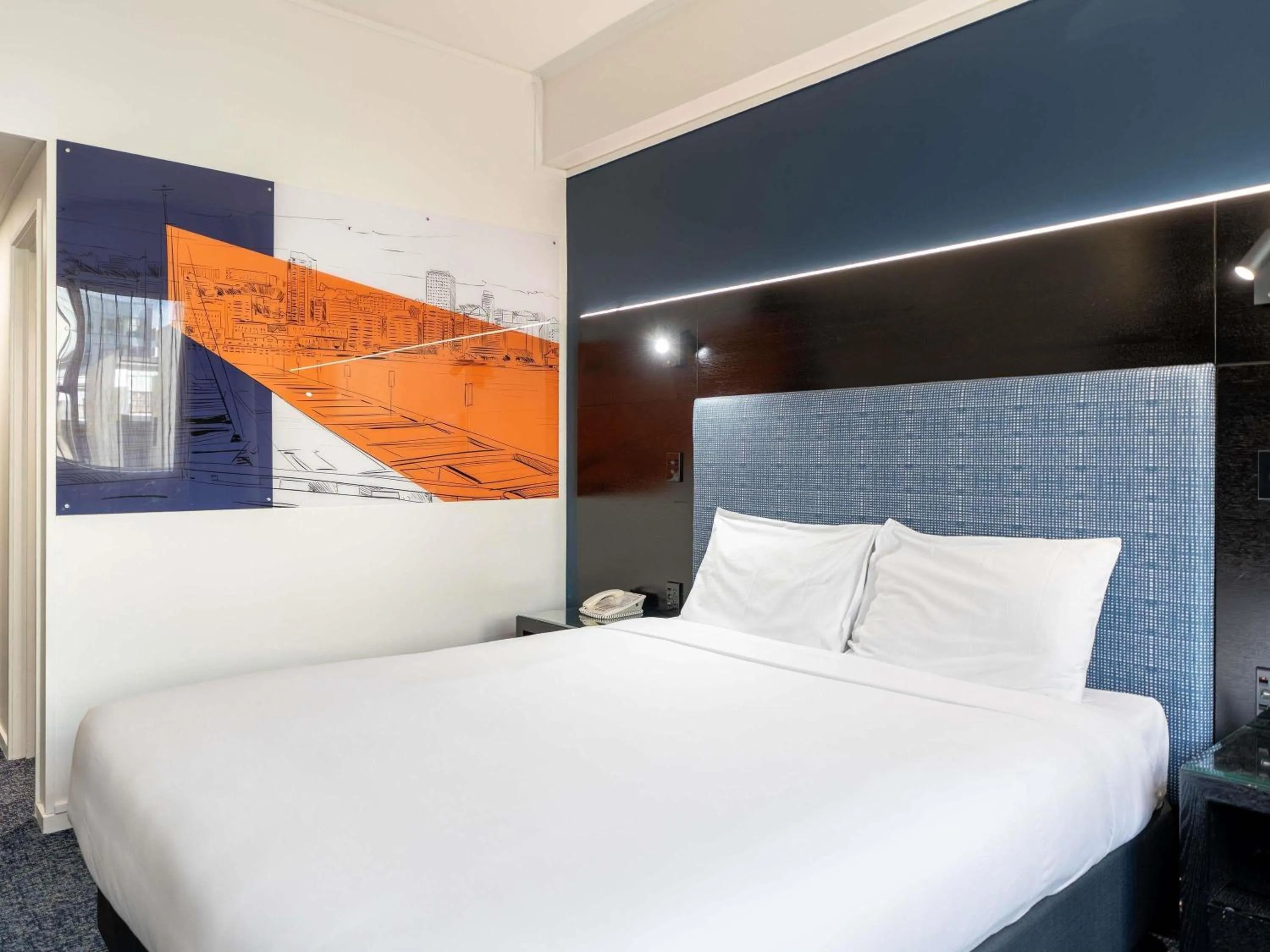 Bedroom, Bed in Mercure Wellington Abel Tasman