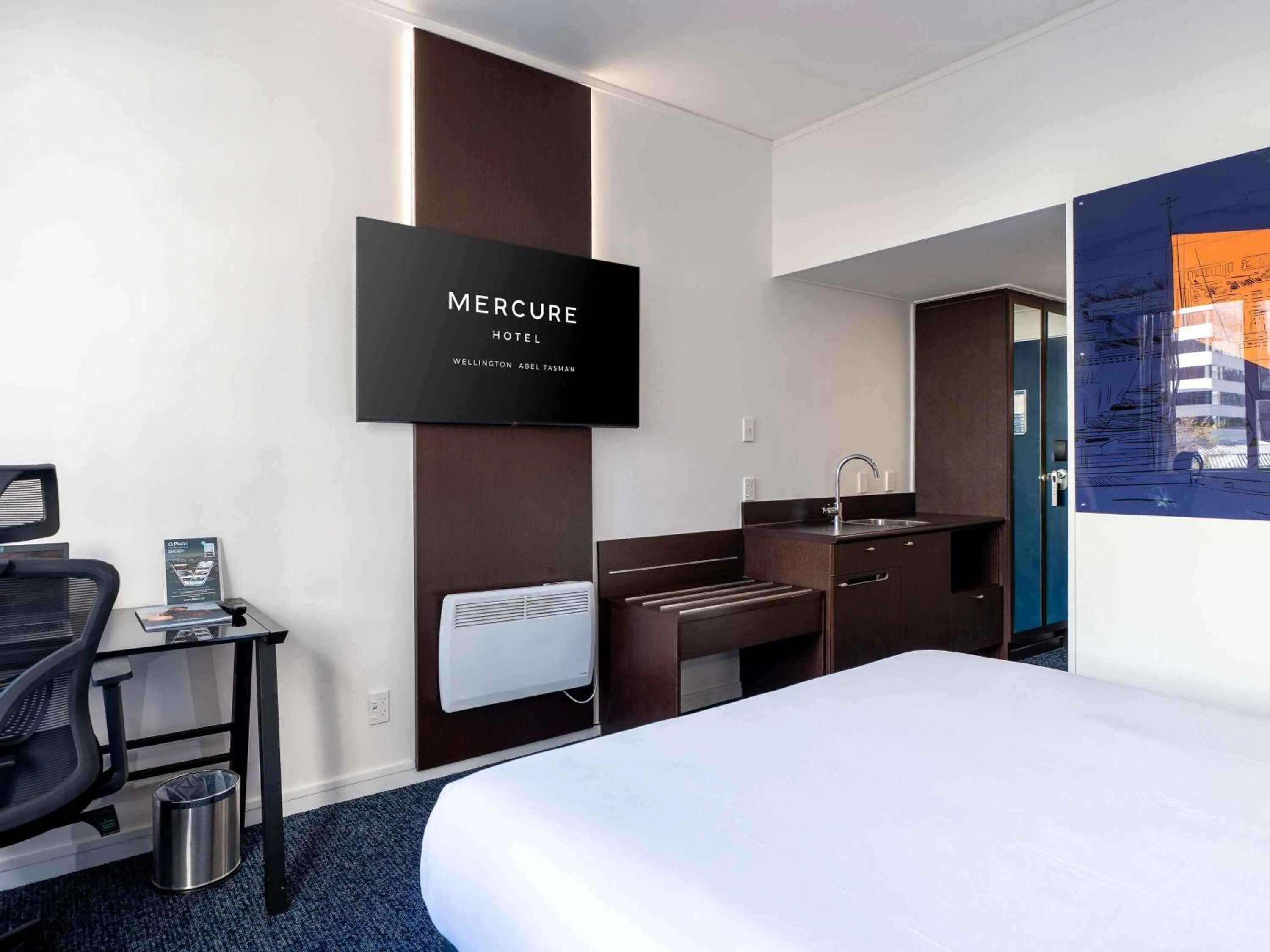 Bedroom, Bed in Mercure Wellington Abel Tasman