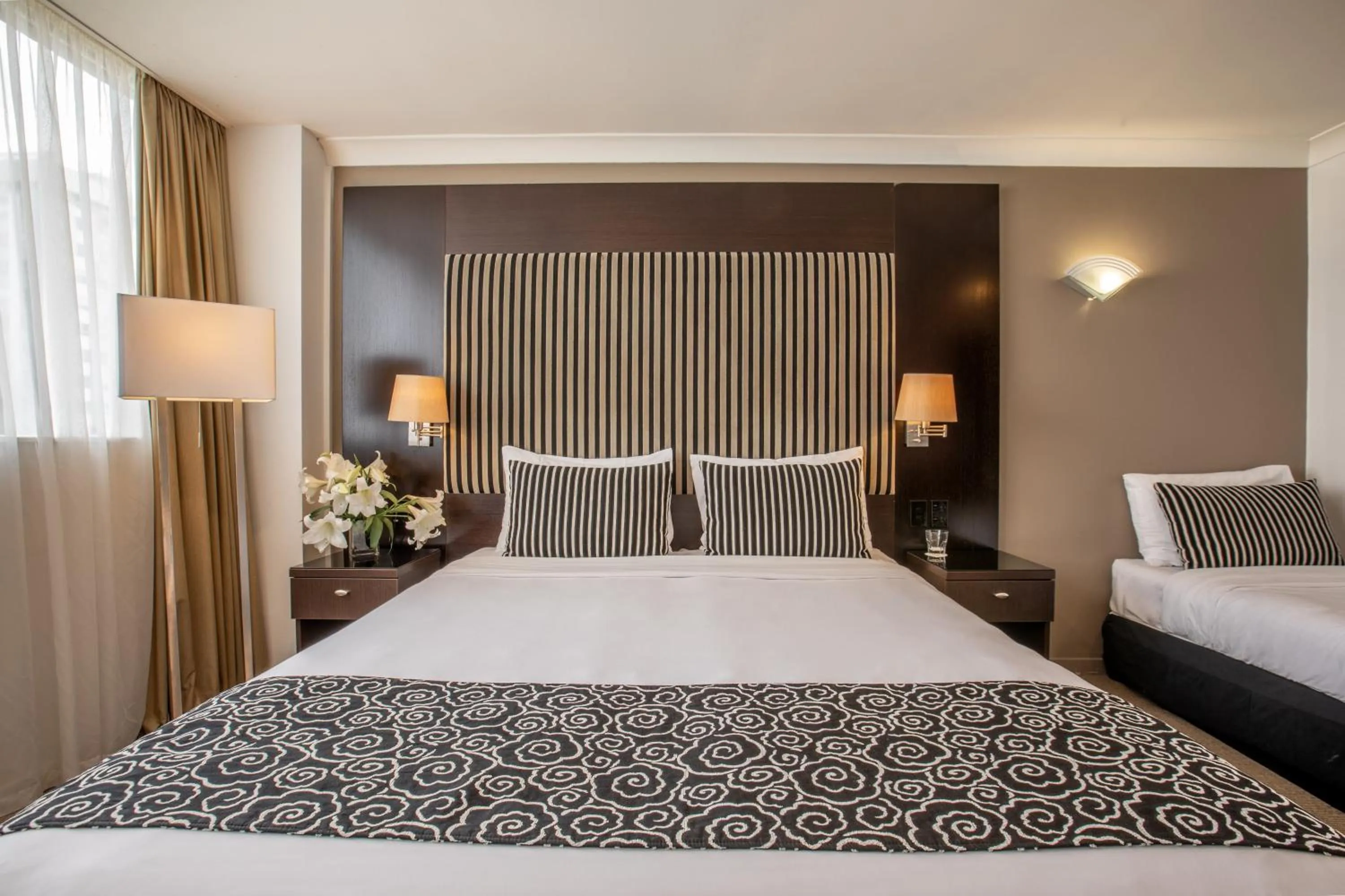 Bed in Mercure Wellington Abel Tasman