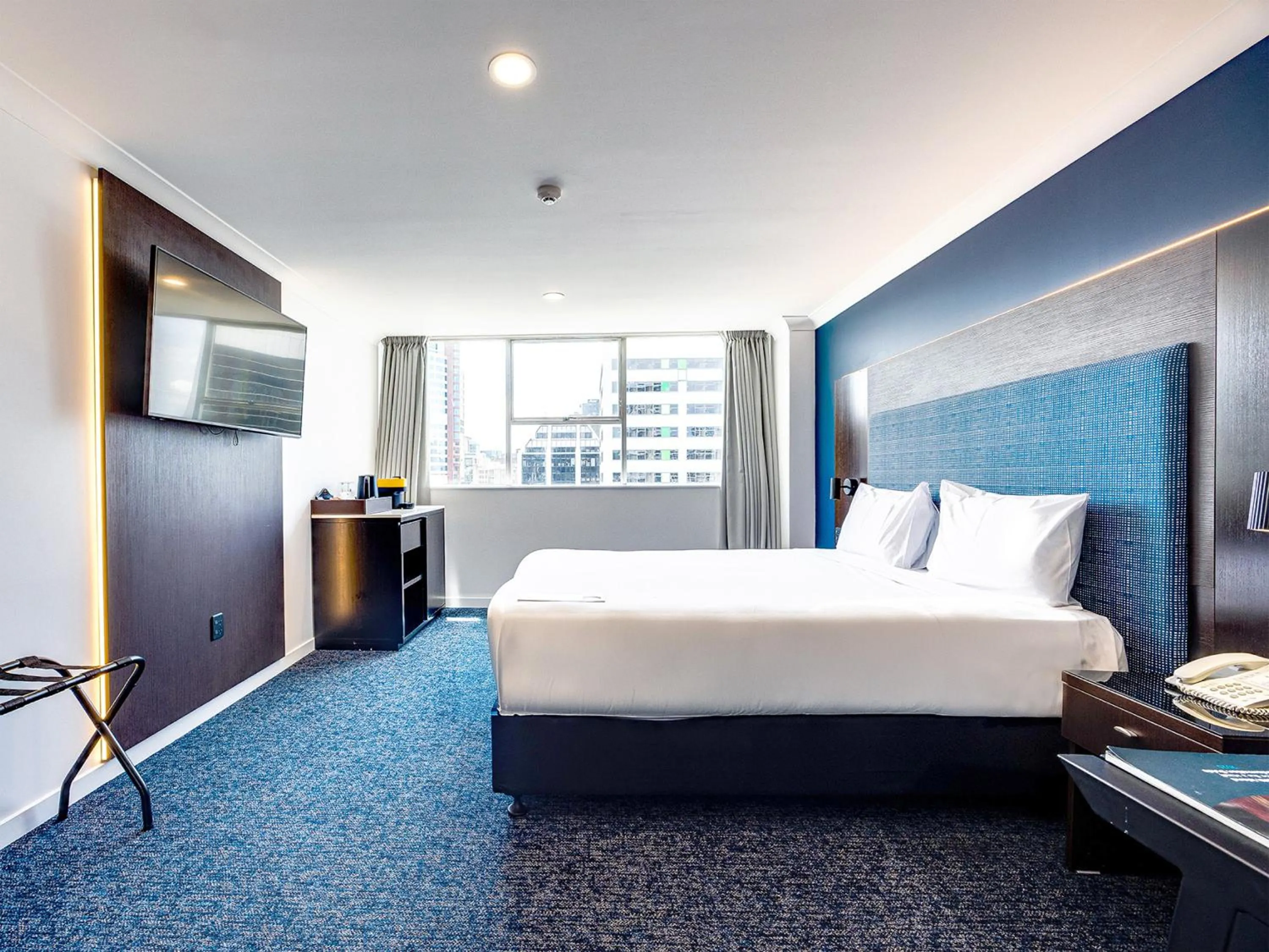 Bed in Mercure Wellington Abel Tasman