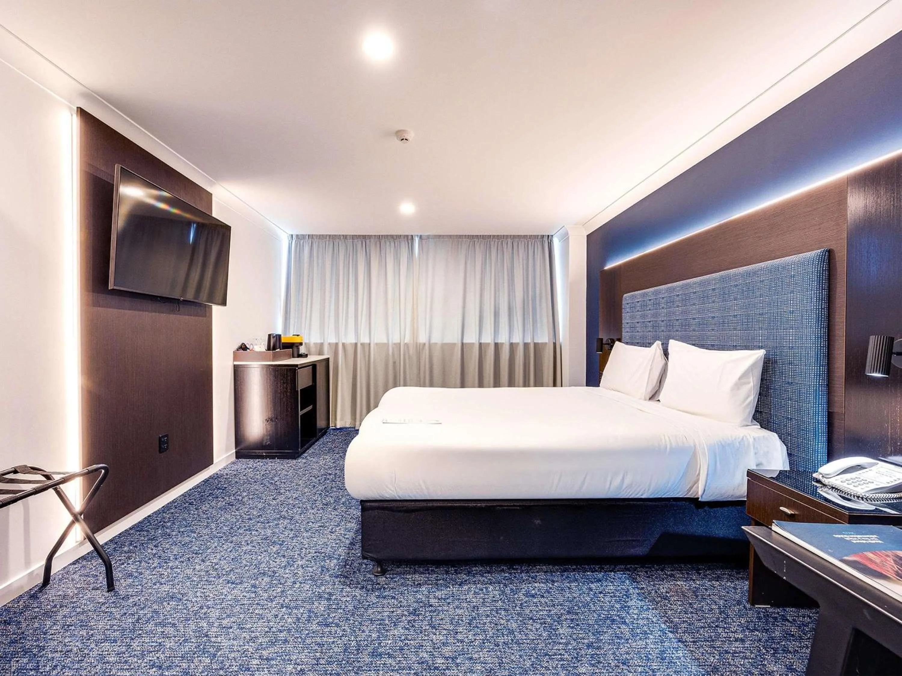 Bedroom, Bed in Mercure Wellington Abel Tasman