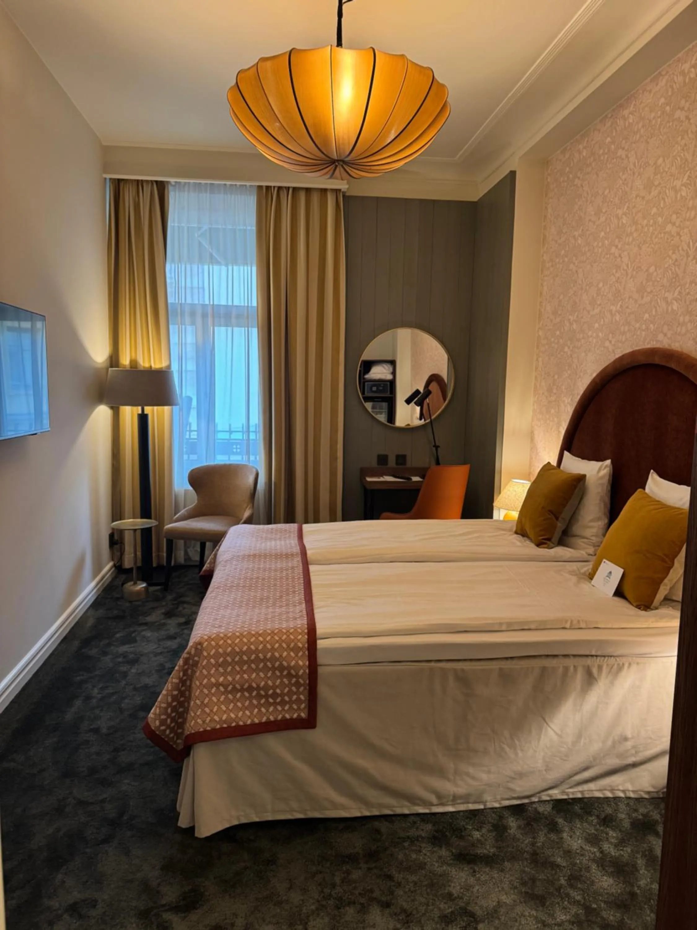 Bedroom, Bed in Crystal Plaza Hotel