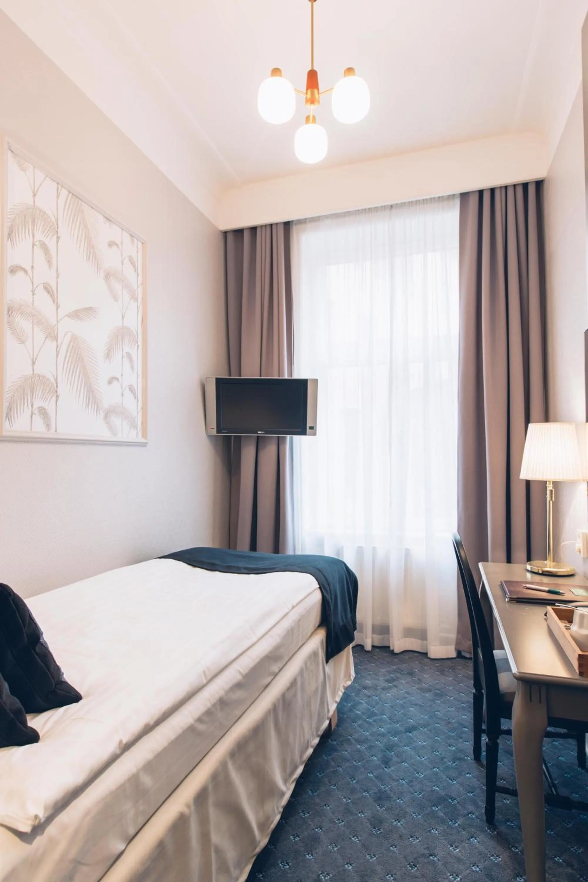Small Single Room in Crystal Plaza Hotel