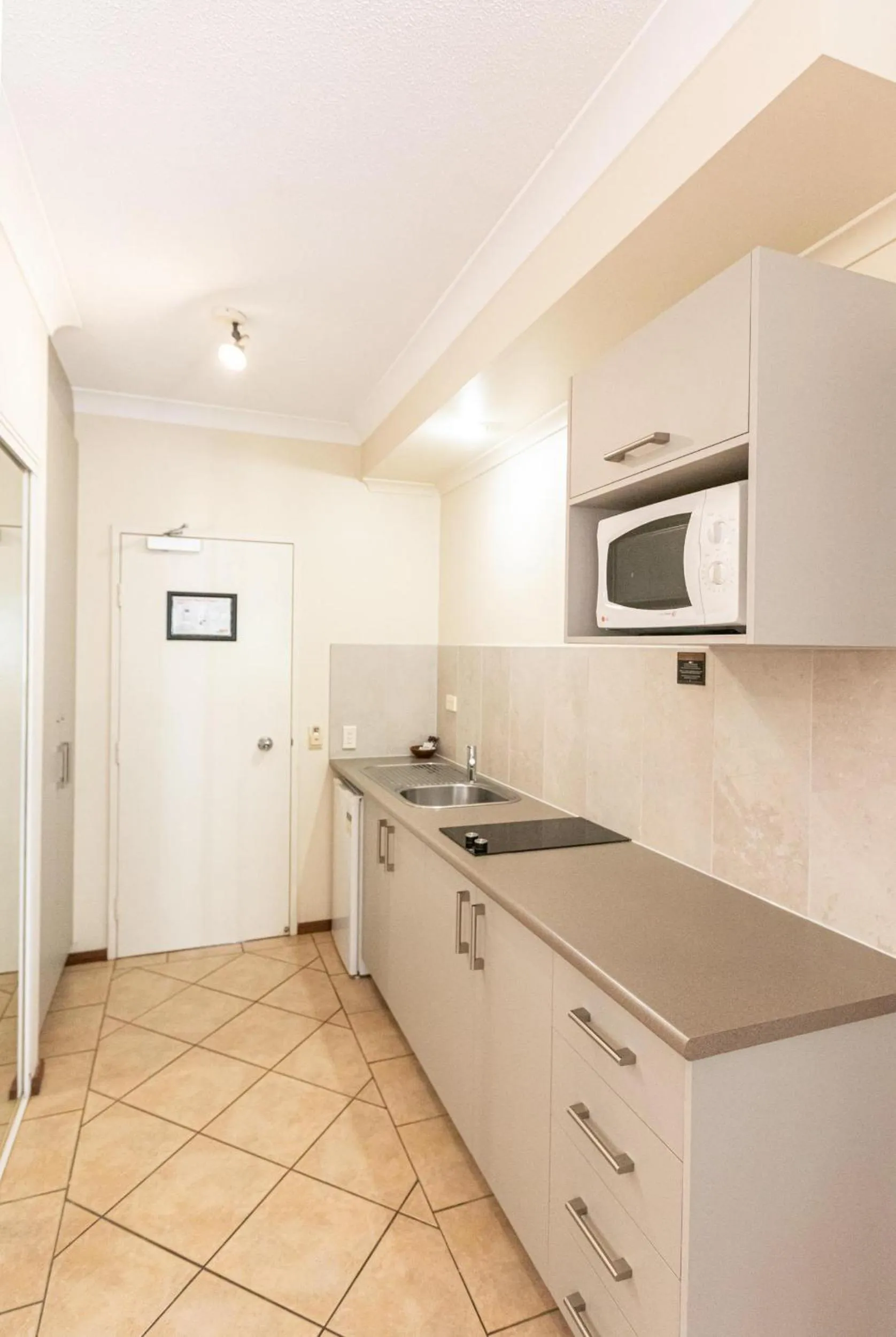 Kitchen or kitchenette in Hibiscus Resort & Spa - Official Onsite Reception & Check In