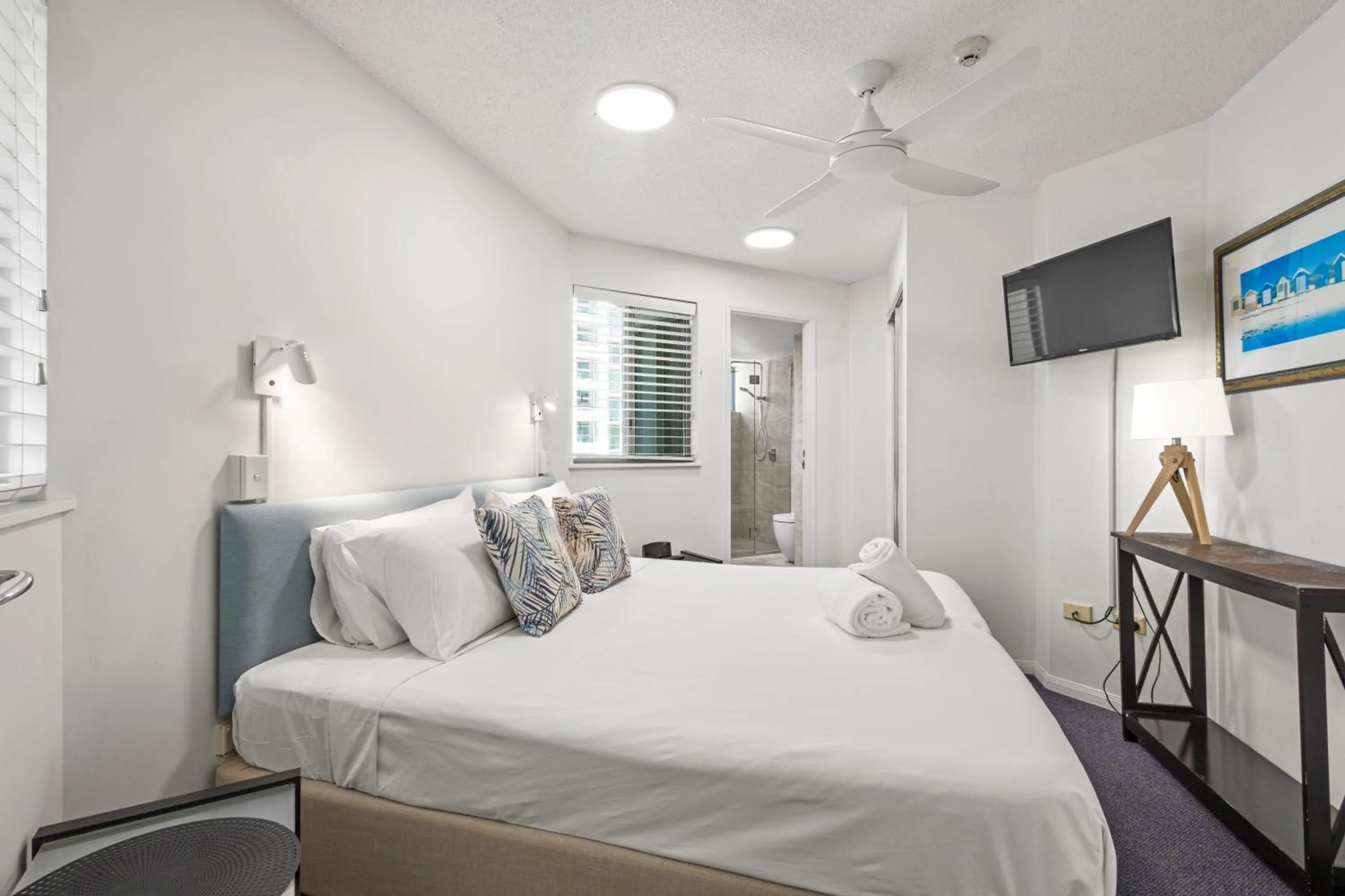 Bedroom, Bed in Malibu Apartments