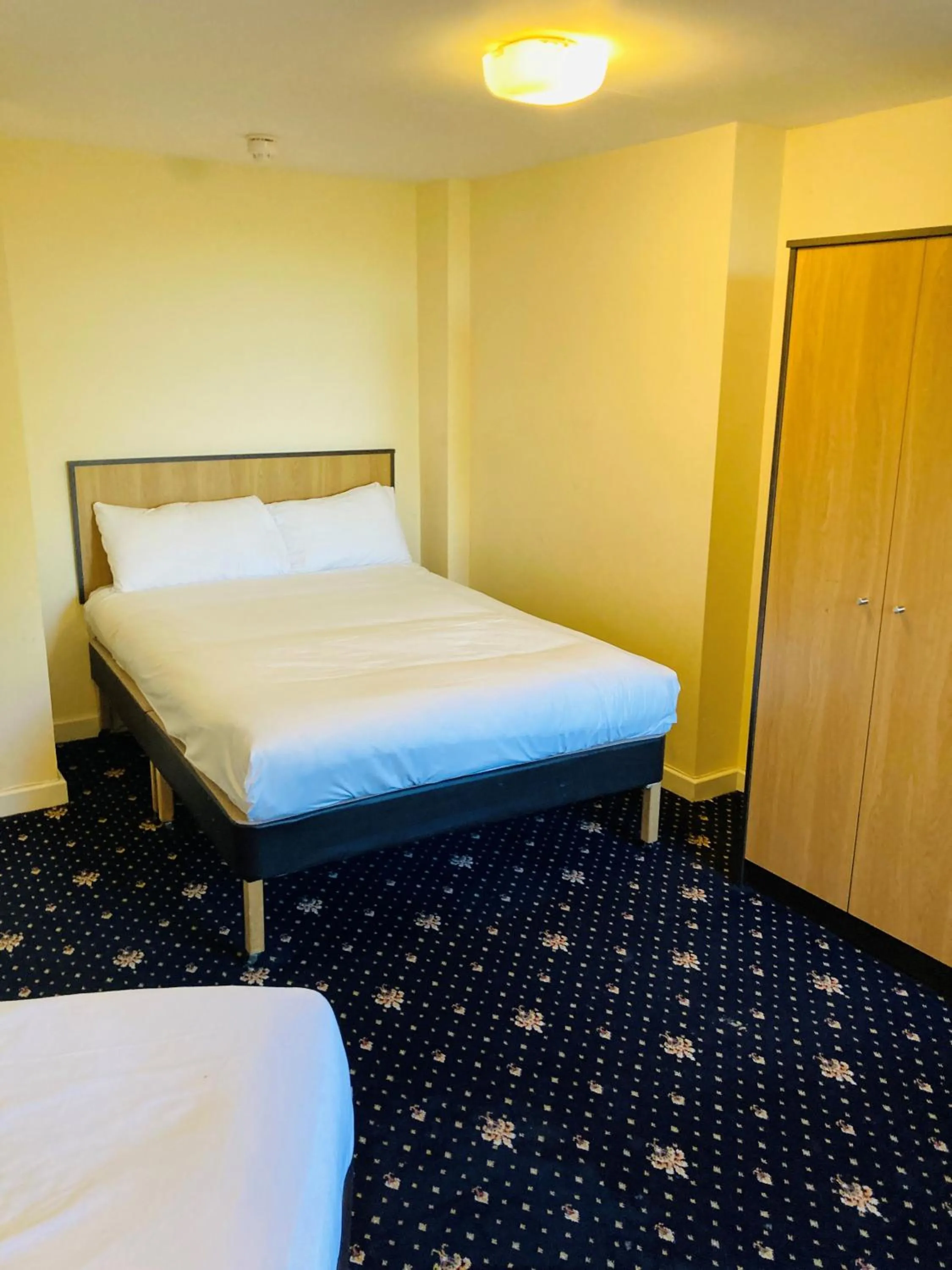 Bed in Adamton Country House Hotel