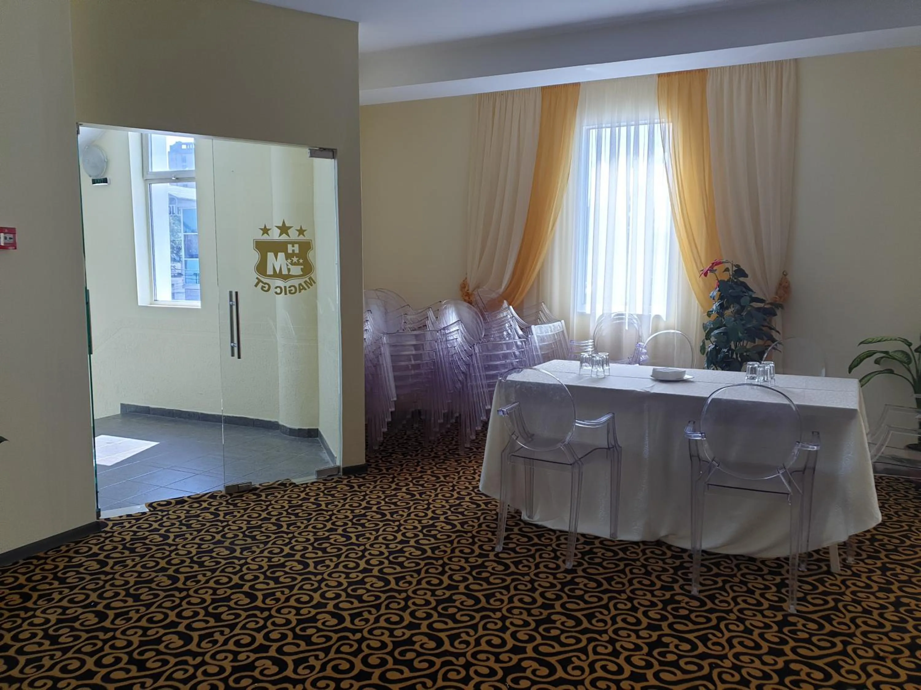 Restaurant/places to eat in Hotel Magic - City Center