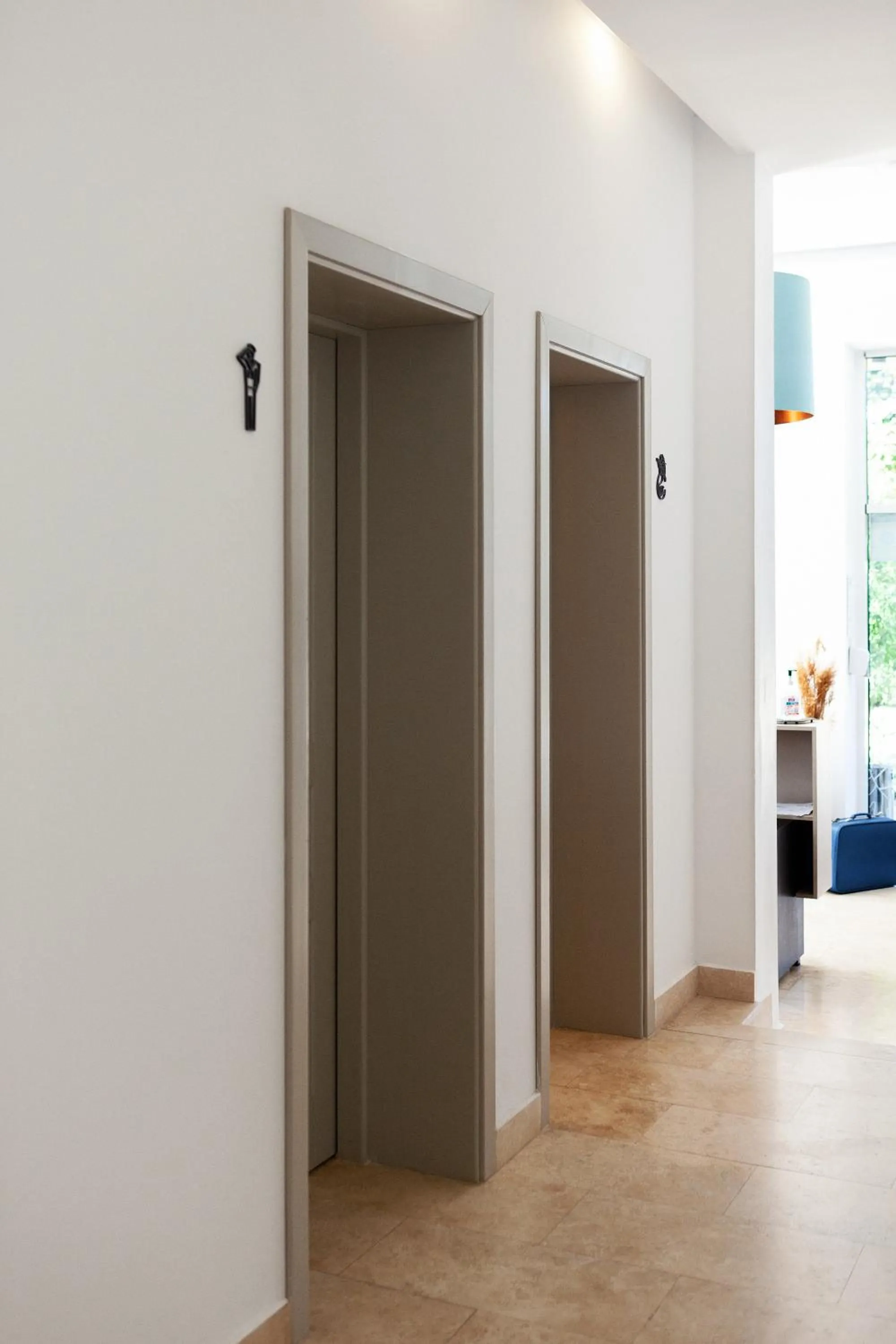 Public Bath in Hotel Victoria