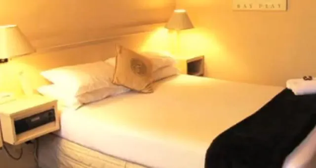 Bed in Clayton Monash Motor Inn & Serviced Apartments