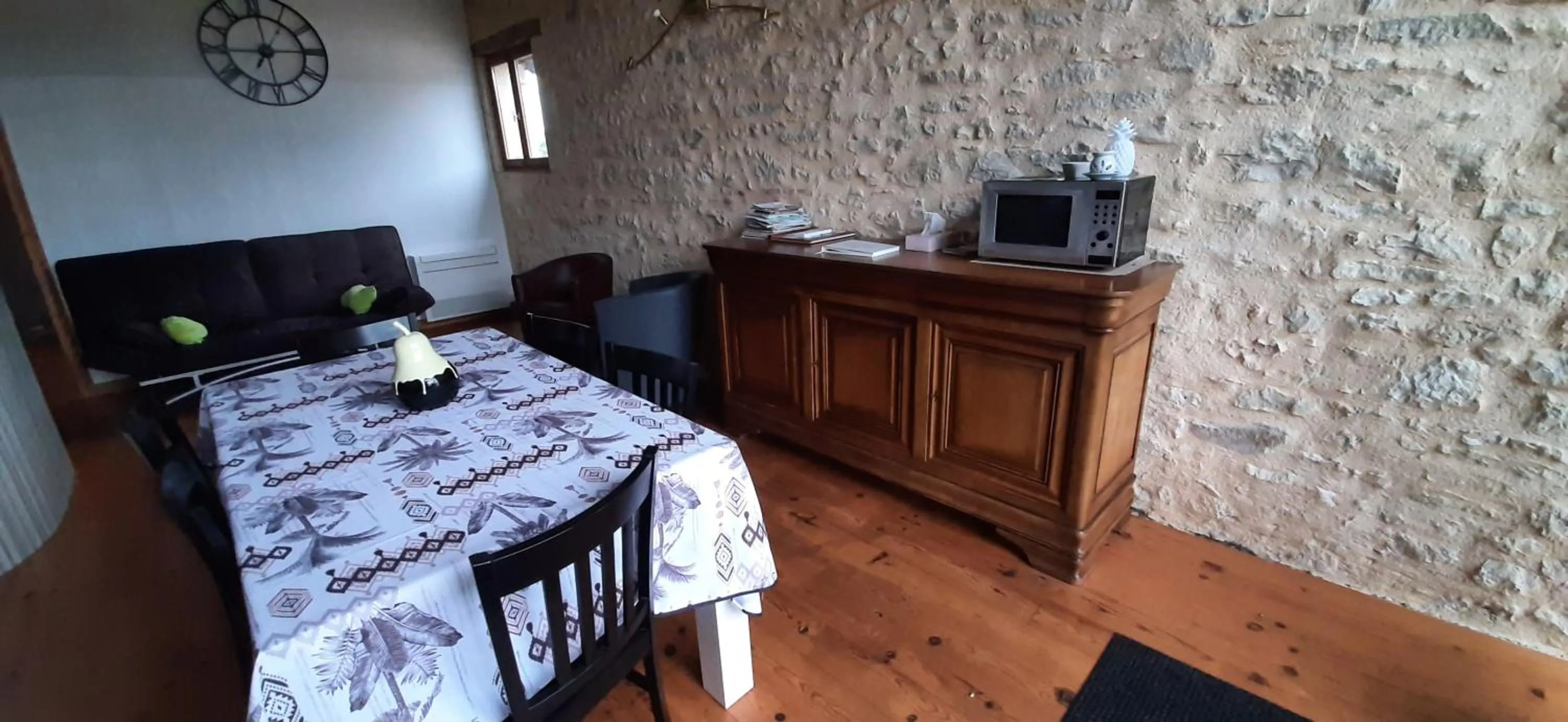 Communal kitchen in La Mirabelle