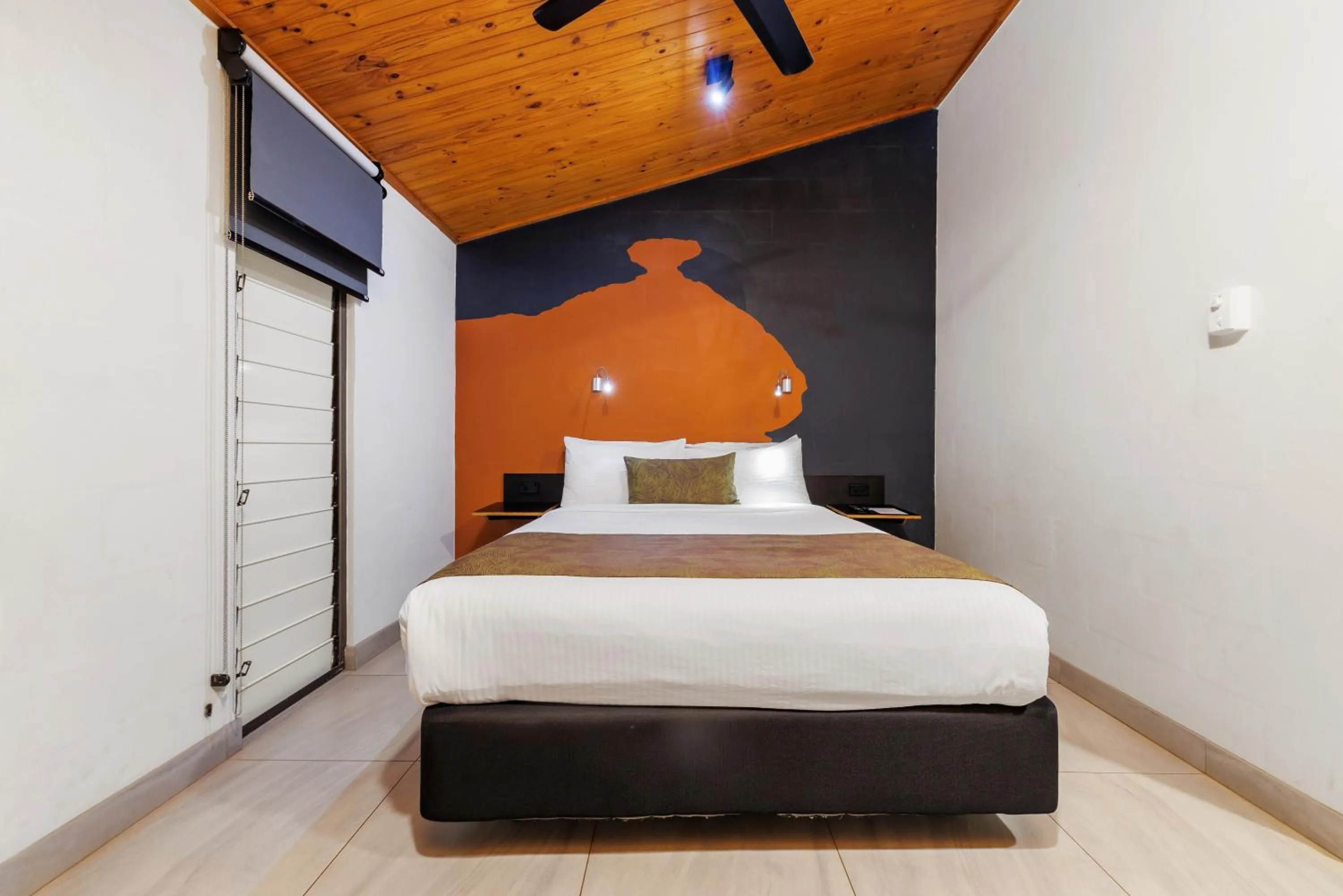 Bedroom, Bed in Cooinda Lodge Kakadu