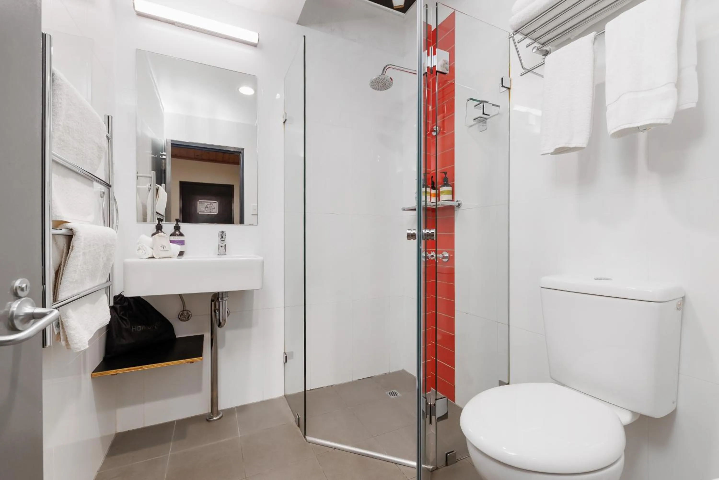 Shower in Cooinda Lodge Kakadu