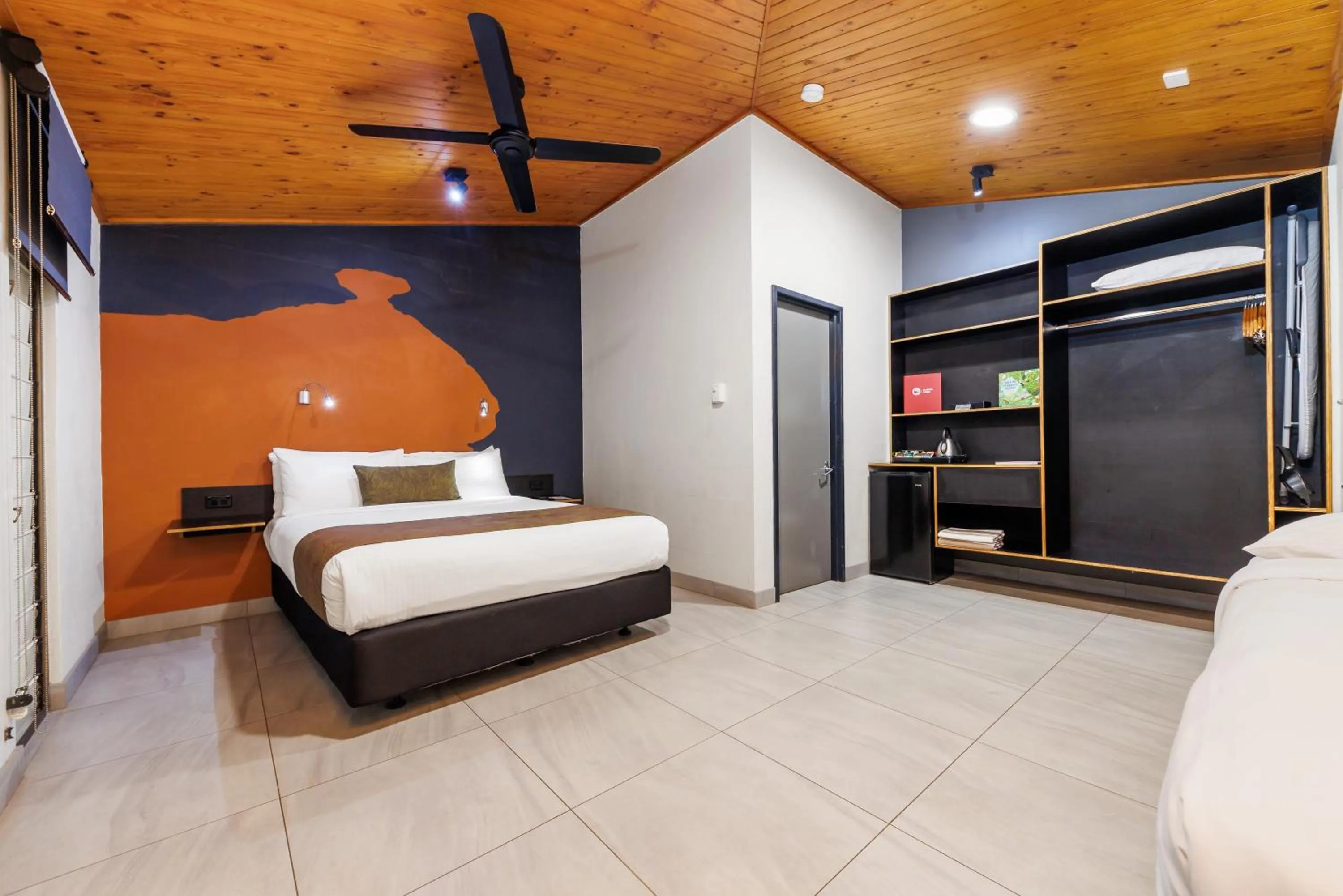 Bedroom, Bed in Cooinda Lodge Kakadu