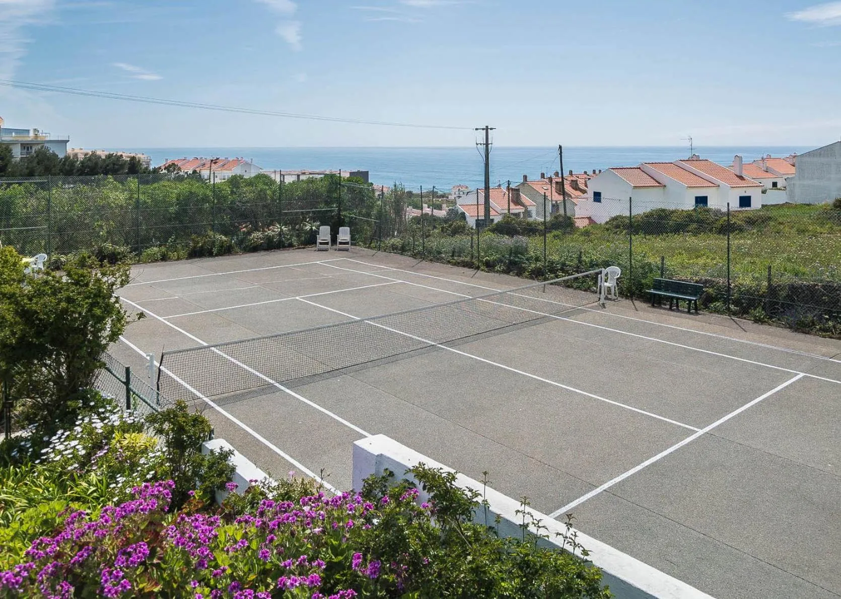 Tennis court in Surf Vilas by Laneez Ericeira