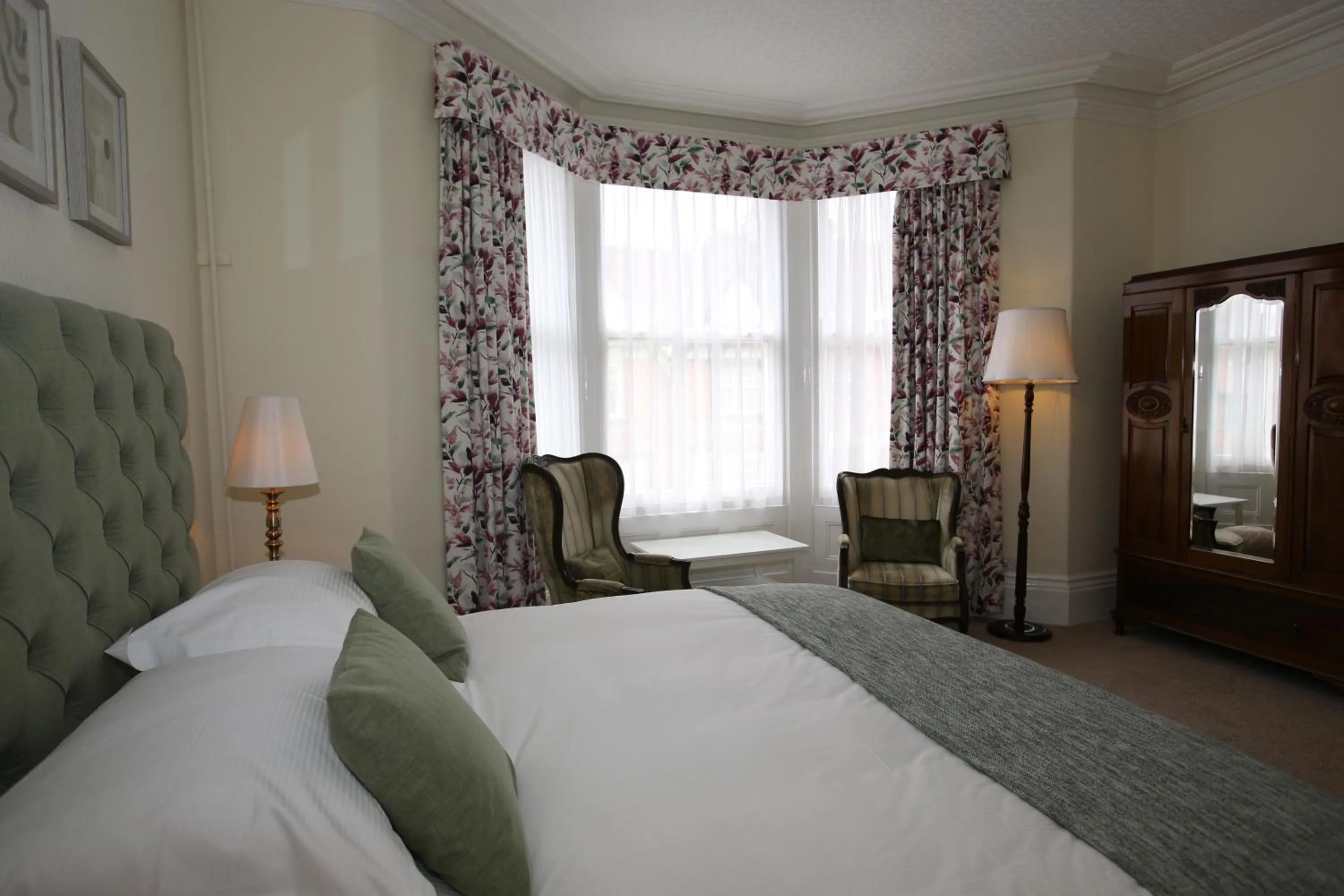 Bedroom, Bed in The Cordelia