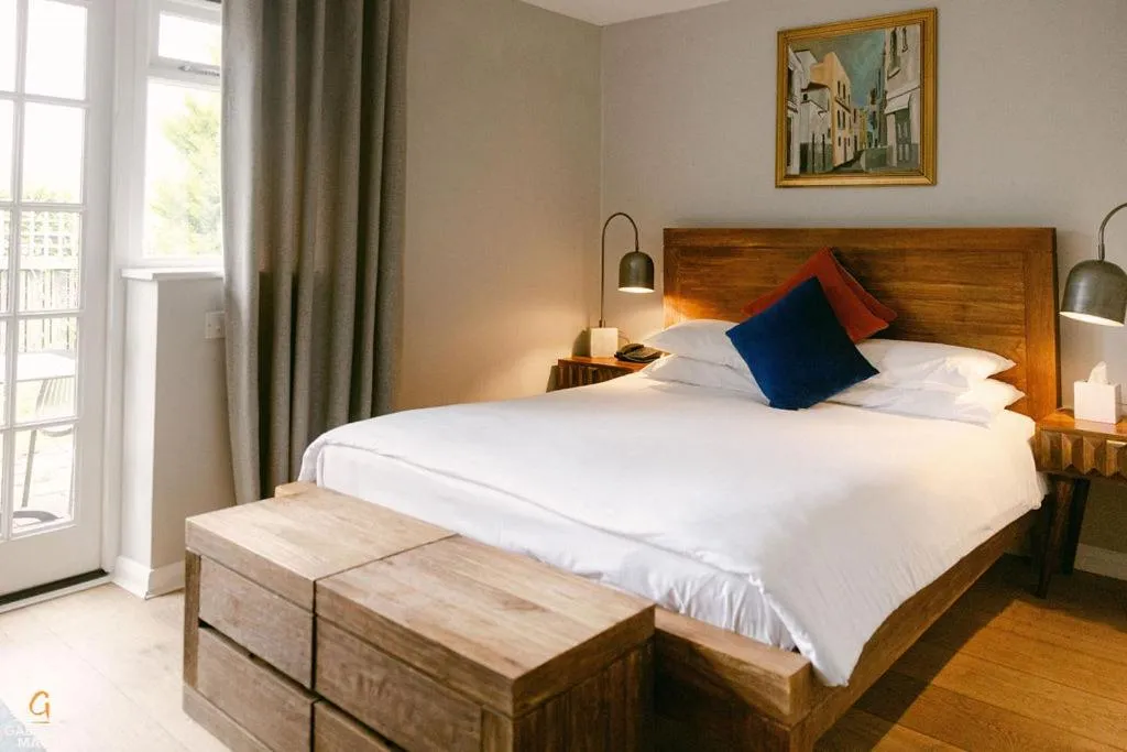 Bedroom, Bed in Crouchers Hotel